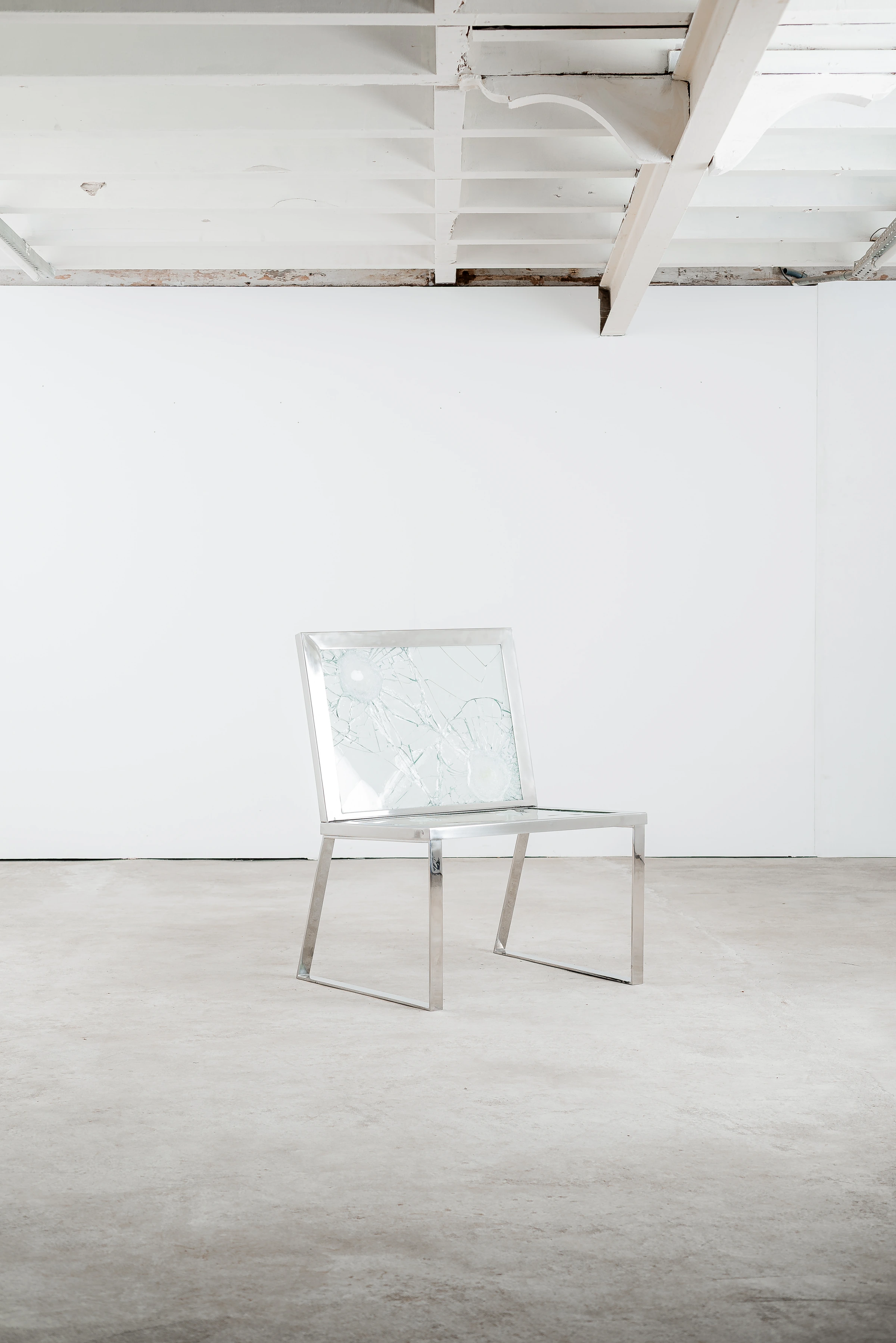Bulletproof chair, Alê Jordão — photo 3