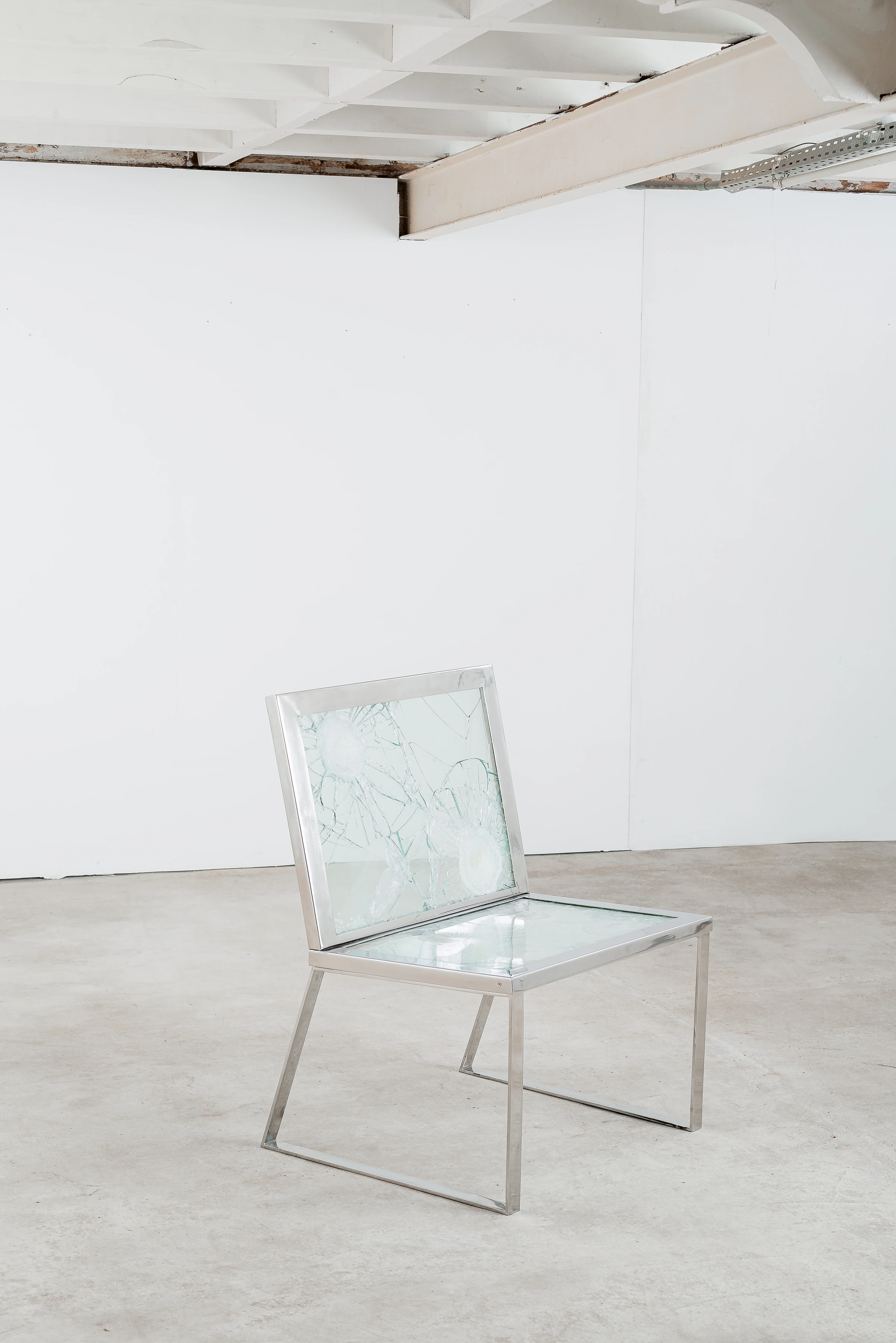 Bulletproof chair, Alê Jordão — photo 5