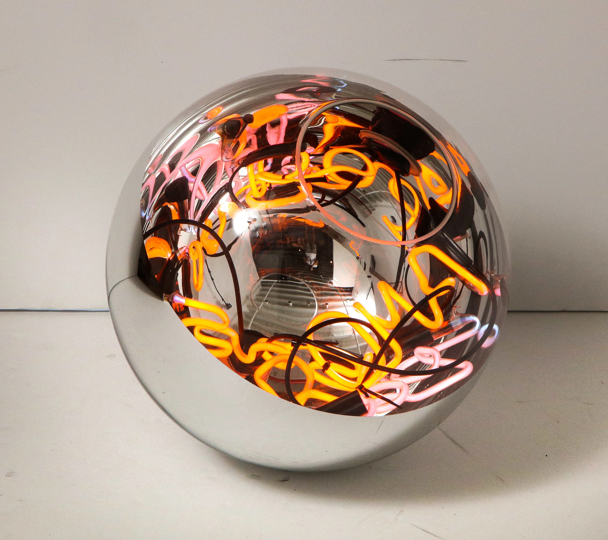 Floor lamp with neon lights, Alê Jordão — photo 4