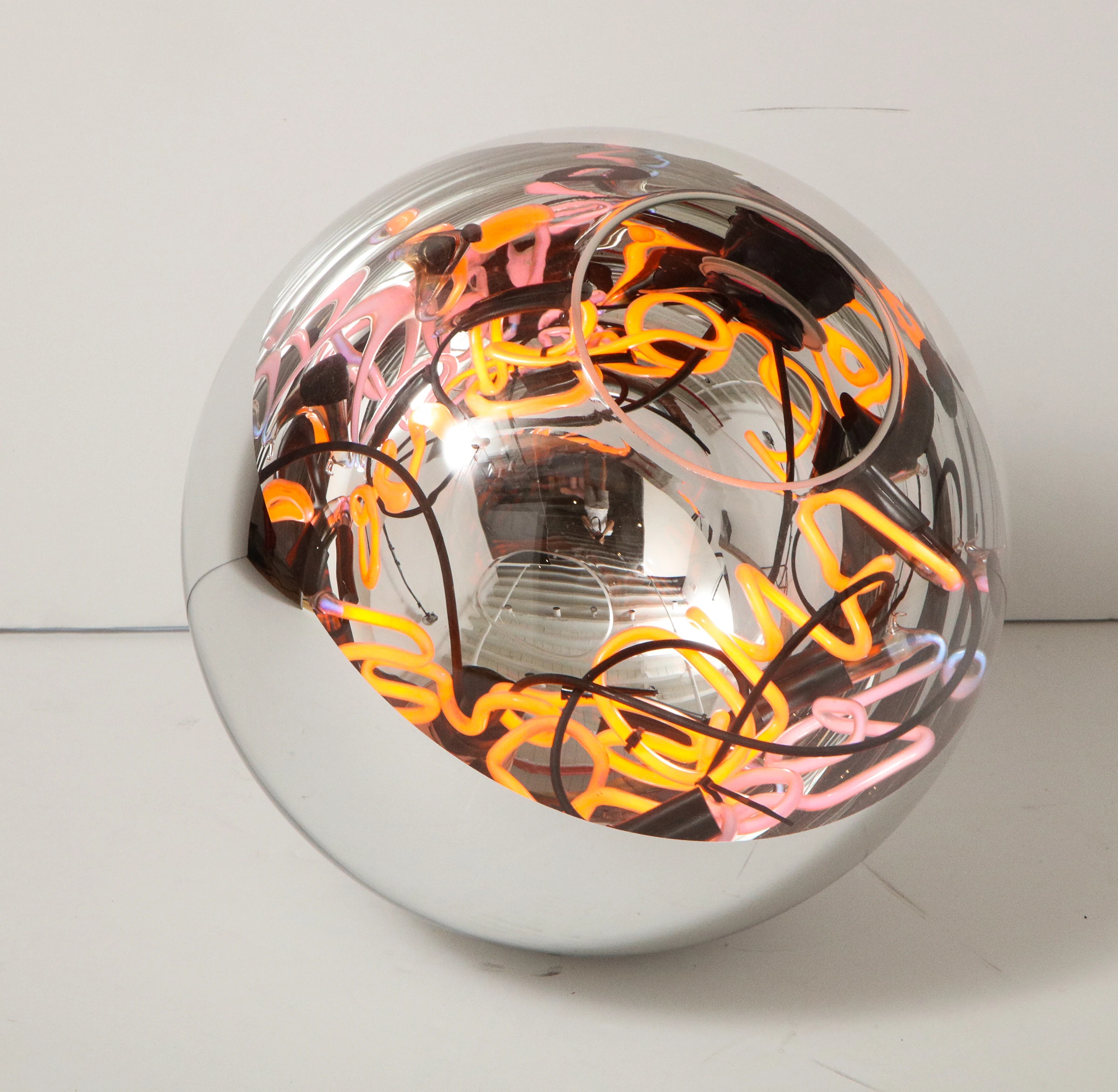 Floor lamp with neon lights, Alê Jordão — photo 5