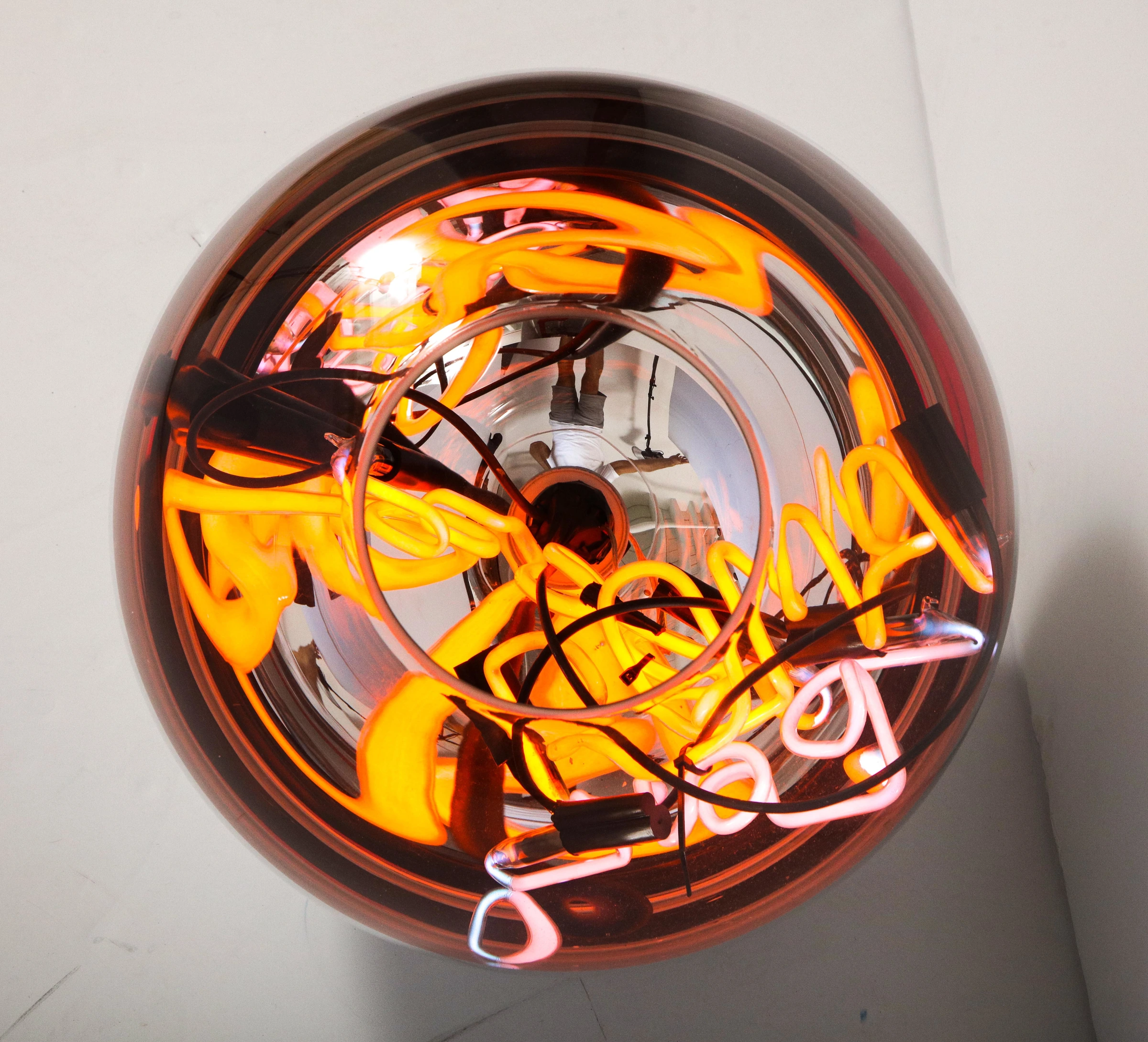 Floor lamp with neon lights, Alê Jordão — photo 6