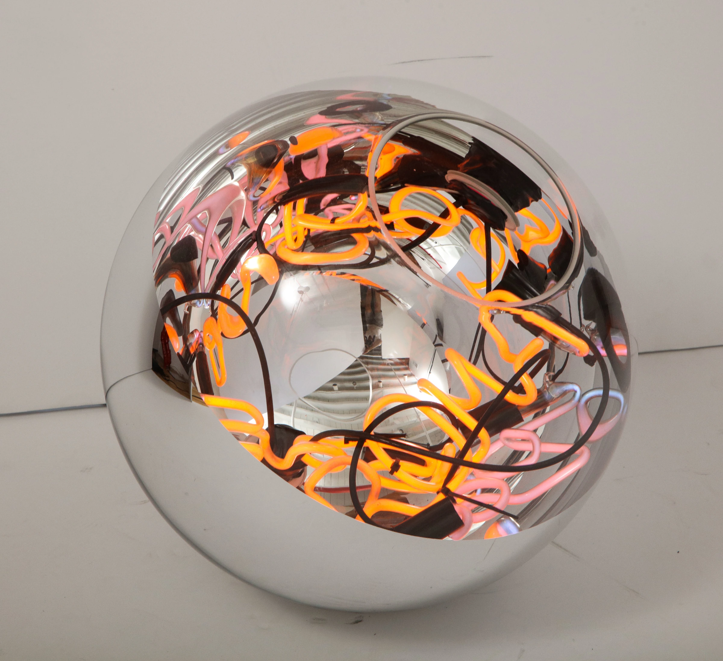 Floor lamp with neon lights, Alê Jordão — photo 17