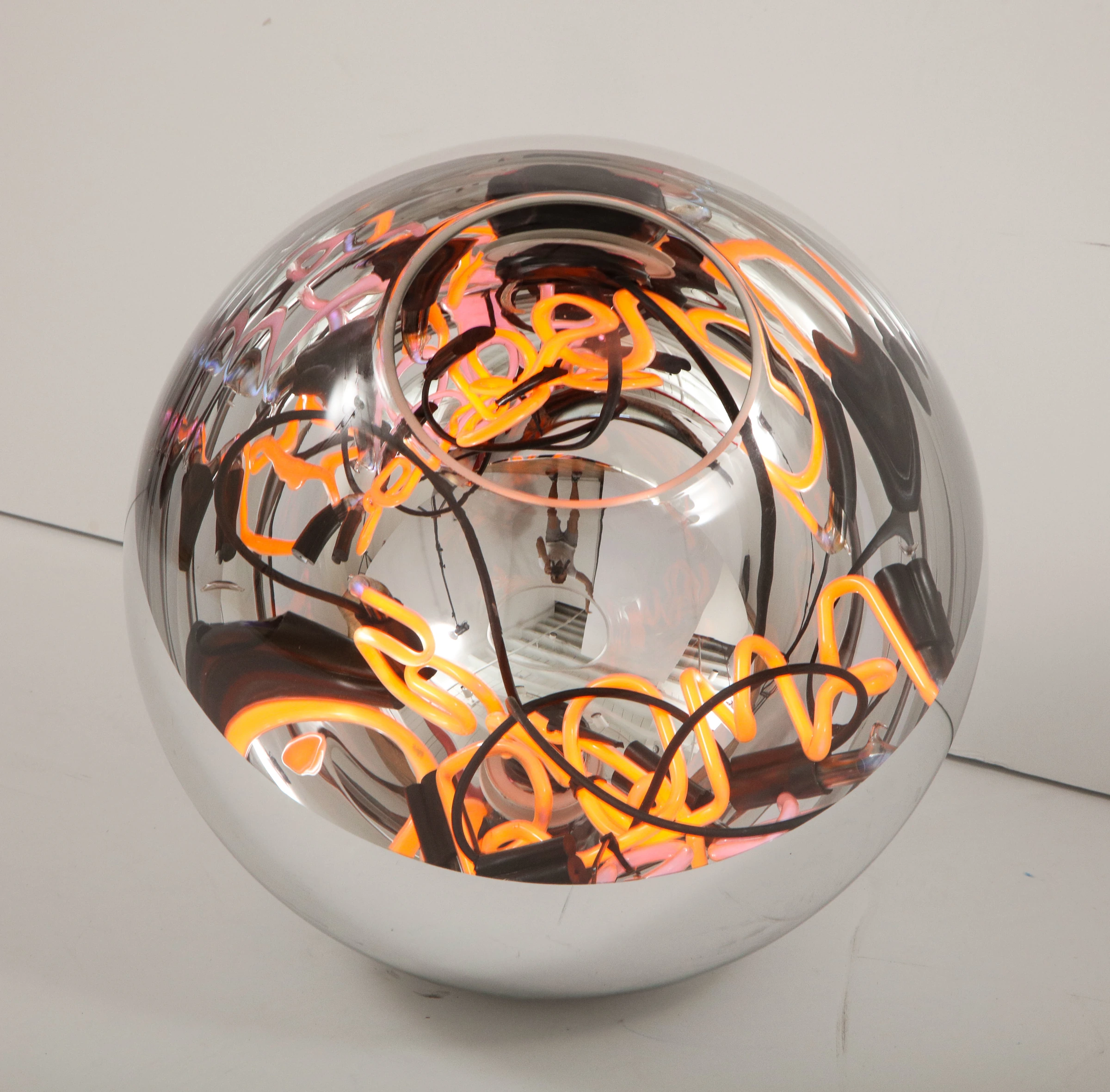 Floor lamp with neon lights, Alê Jordão — photo 18
