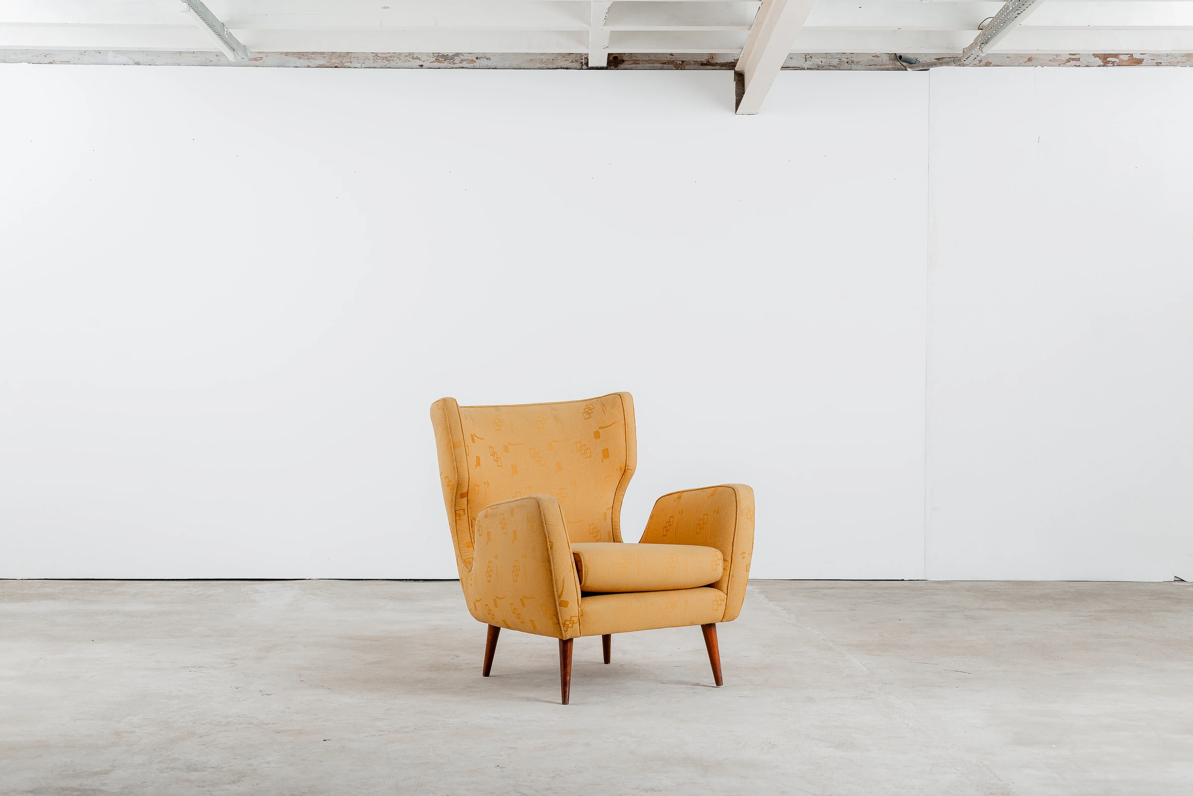 Lounge armchair
