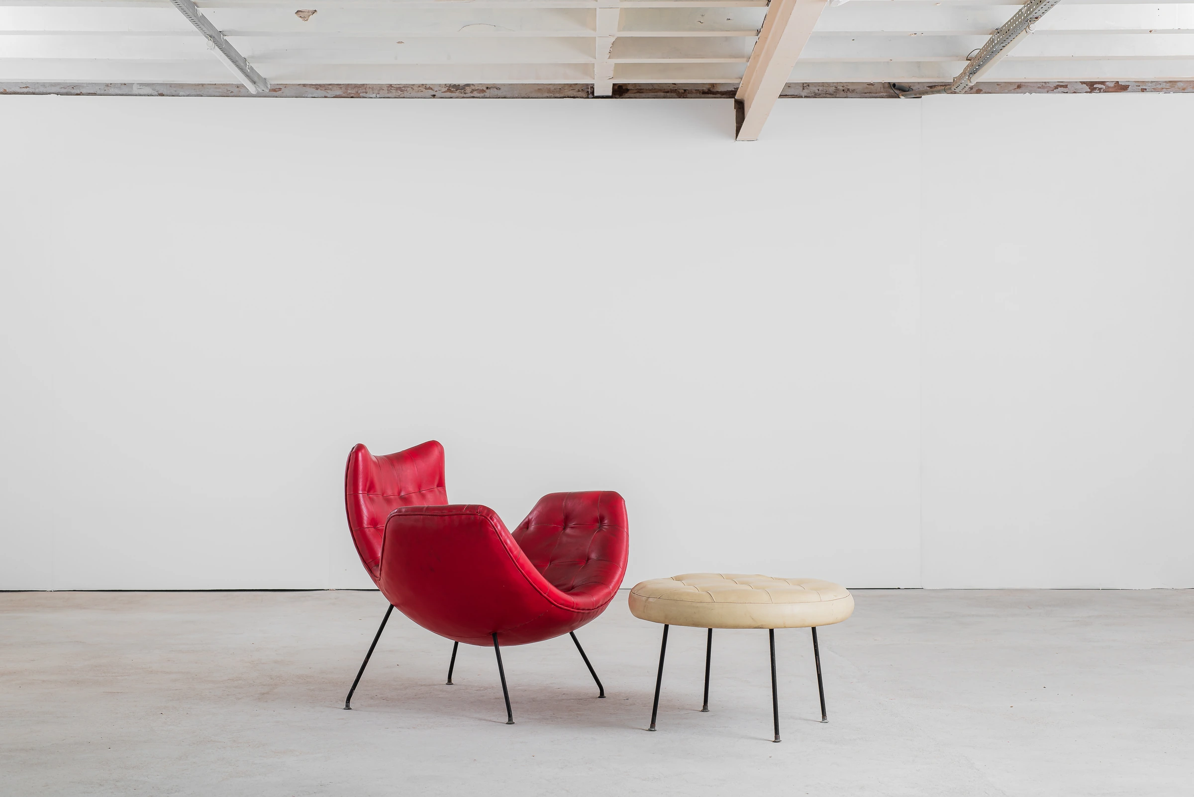 Lounge chair with ottoman