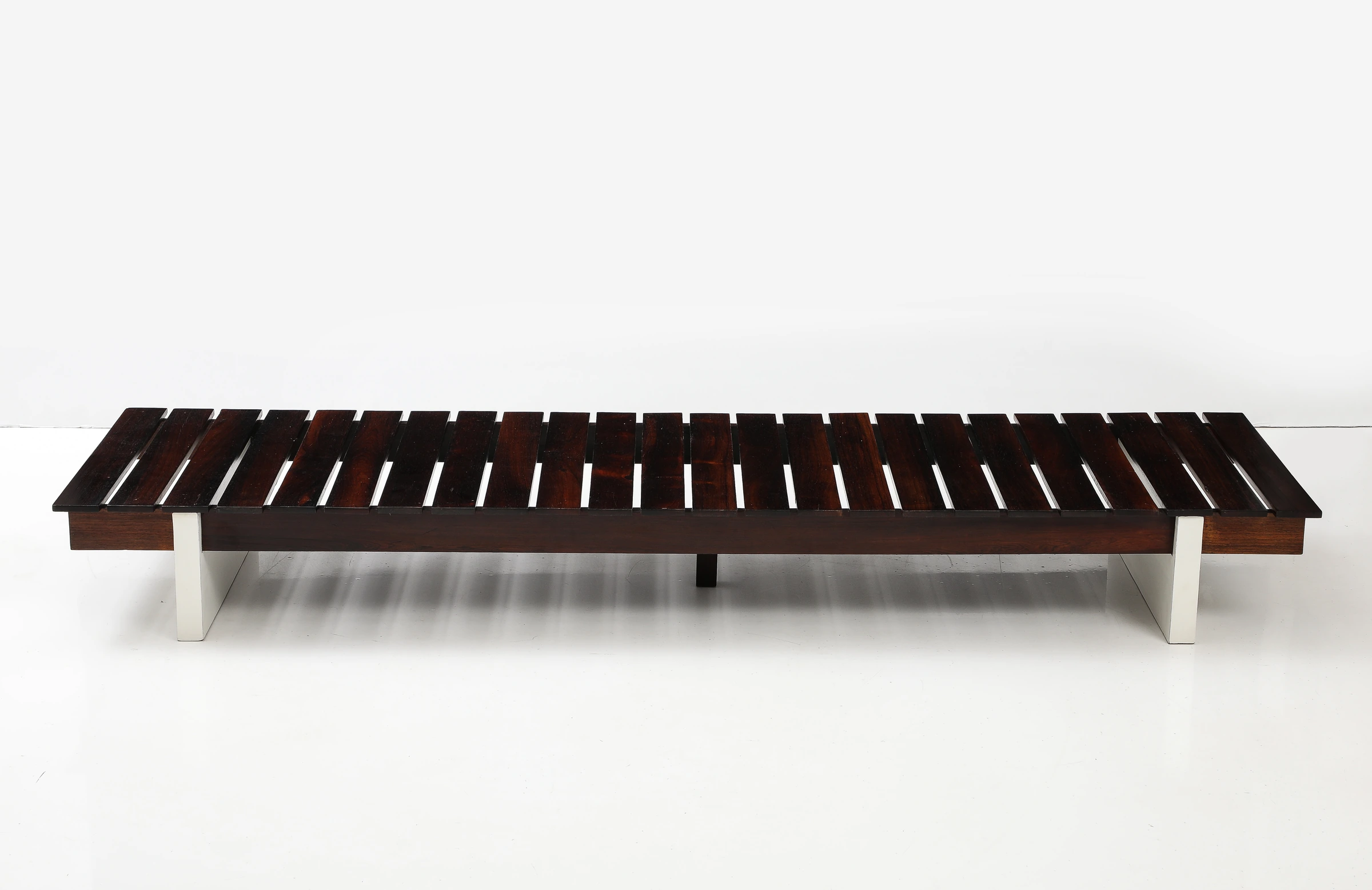Bench, Celina Decorações — photo 3