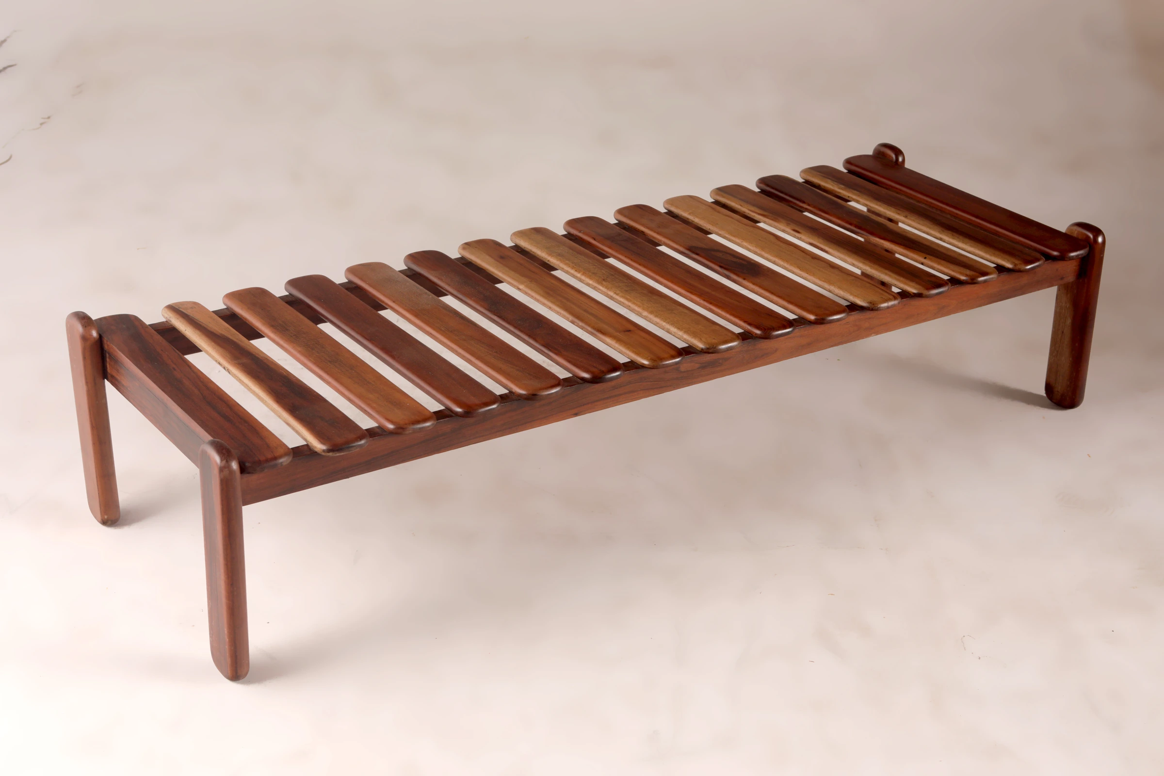 Slatted bench — Celina Decorações