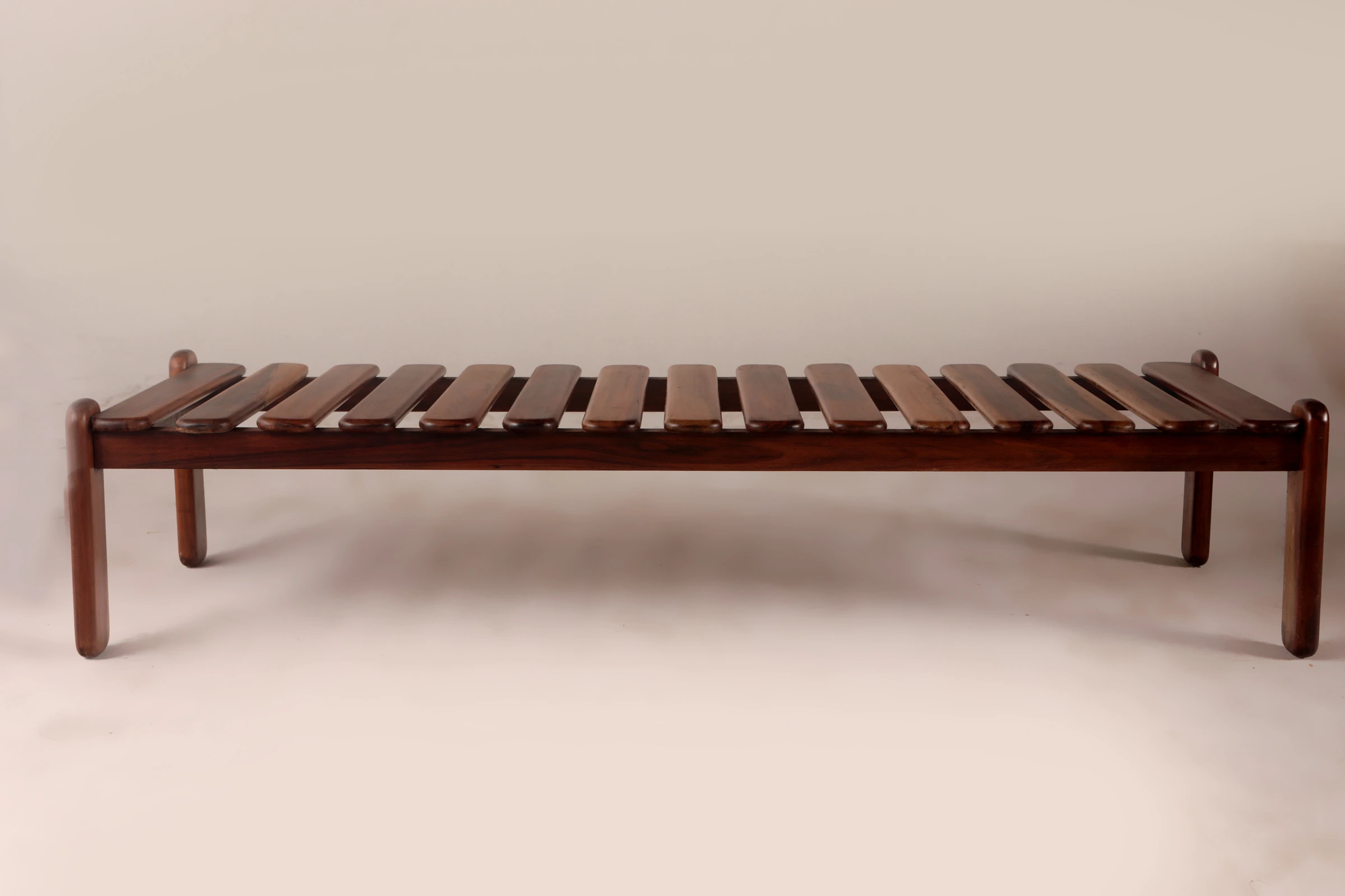 Slatted bench, Celina Decorações — photo 4