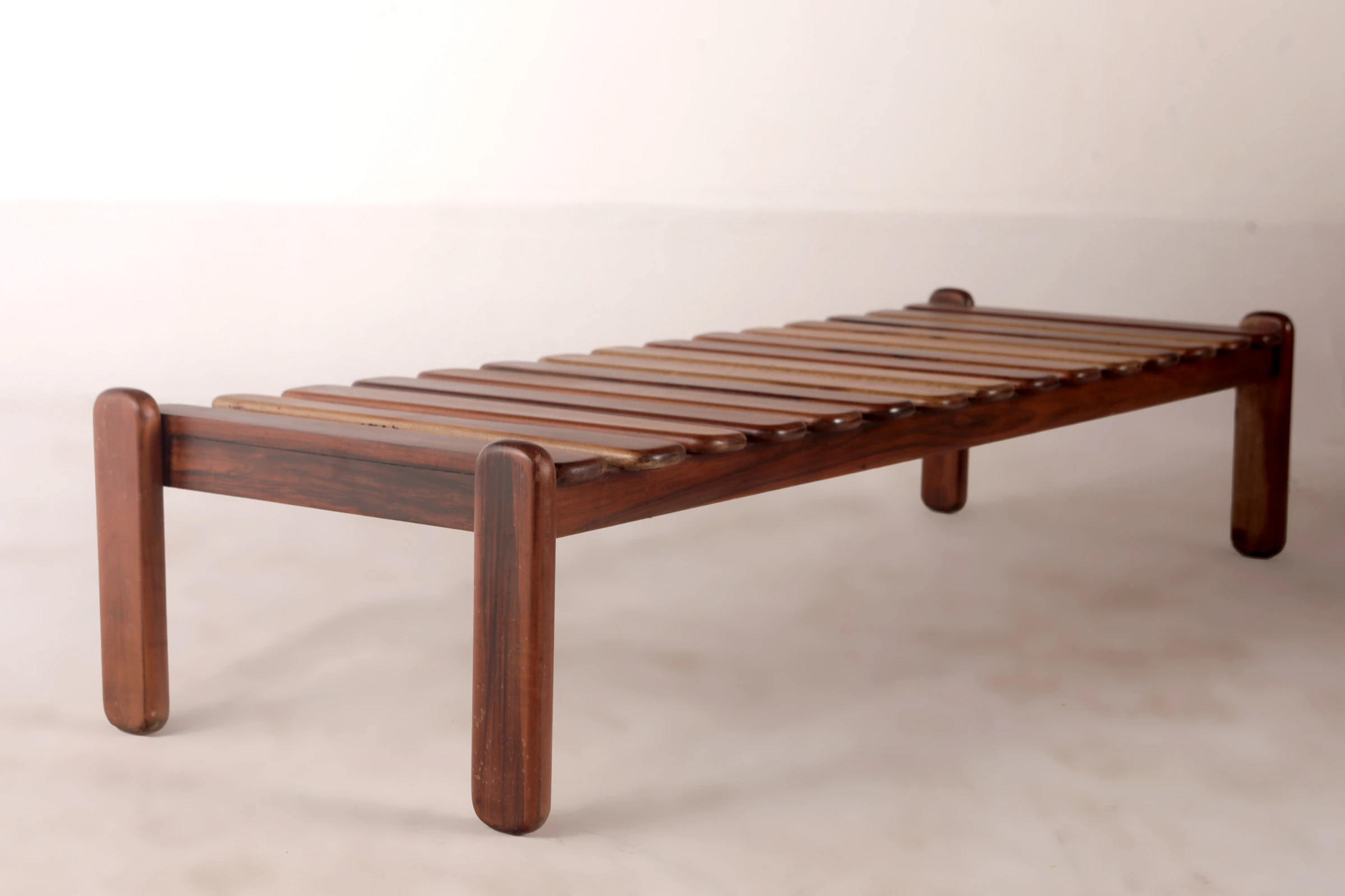 Slatted bench, Celina Decorações — photo 6