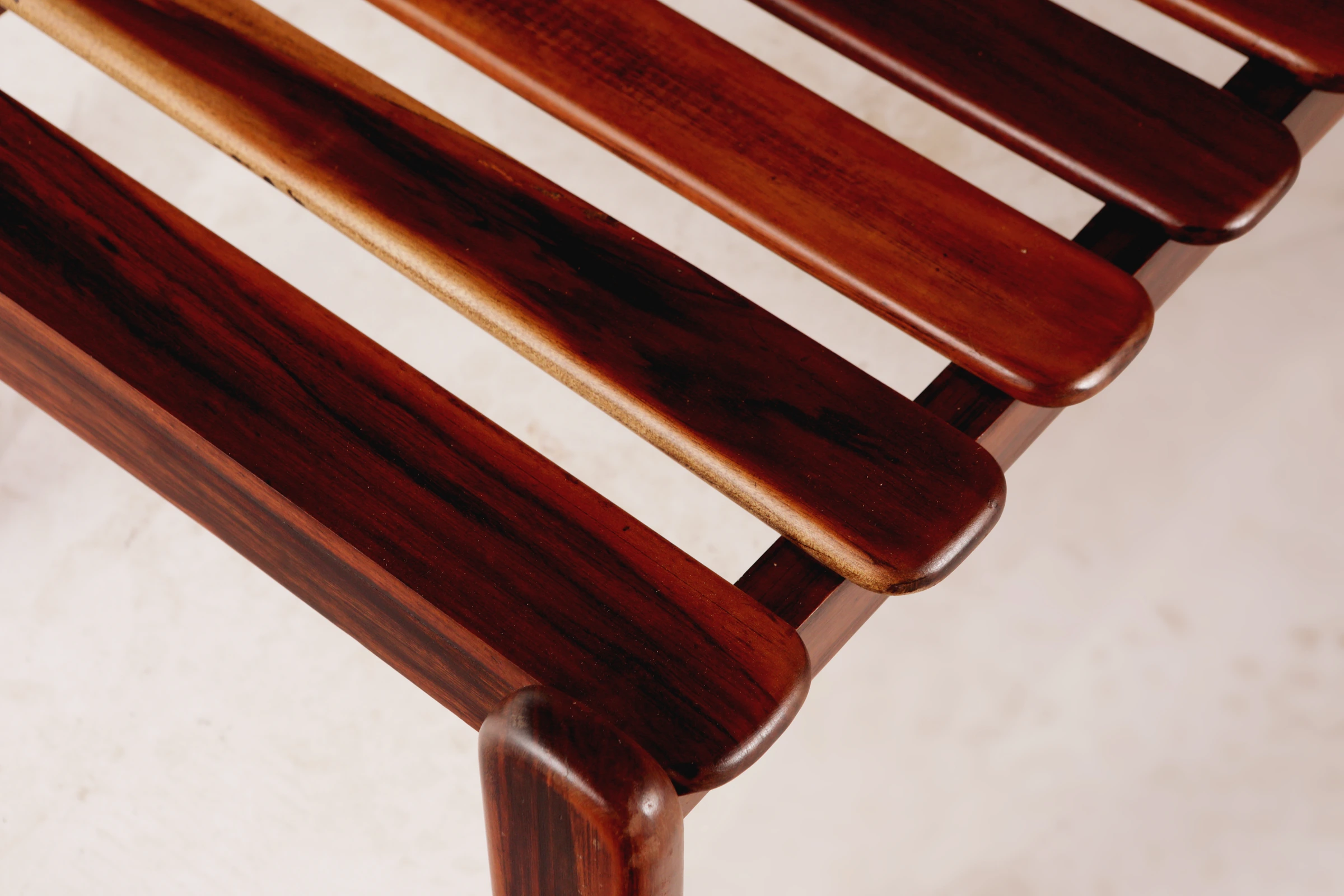 Slatted bench, Celina Decorações — photo 7