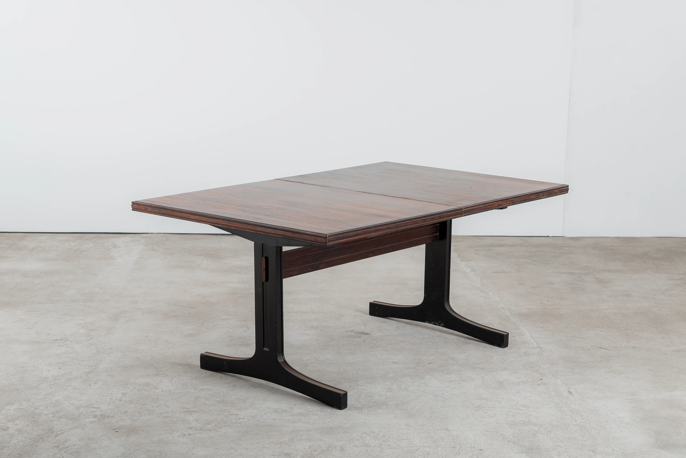 Extendable table