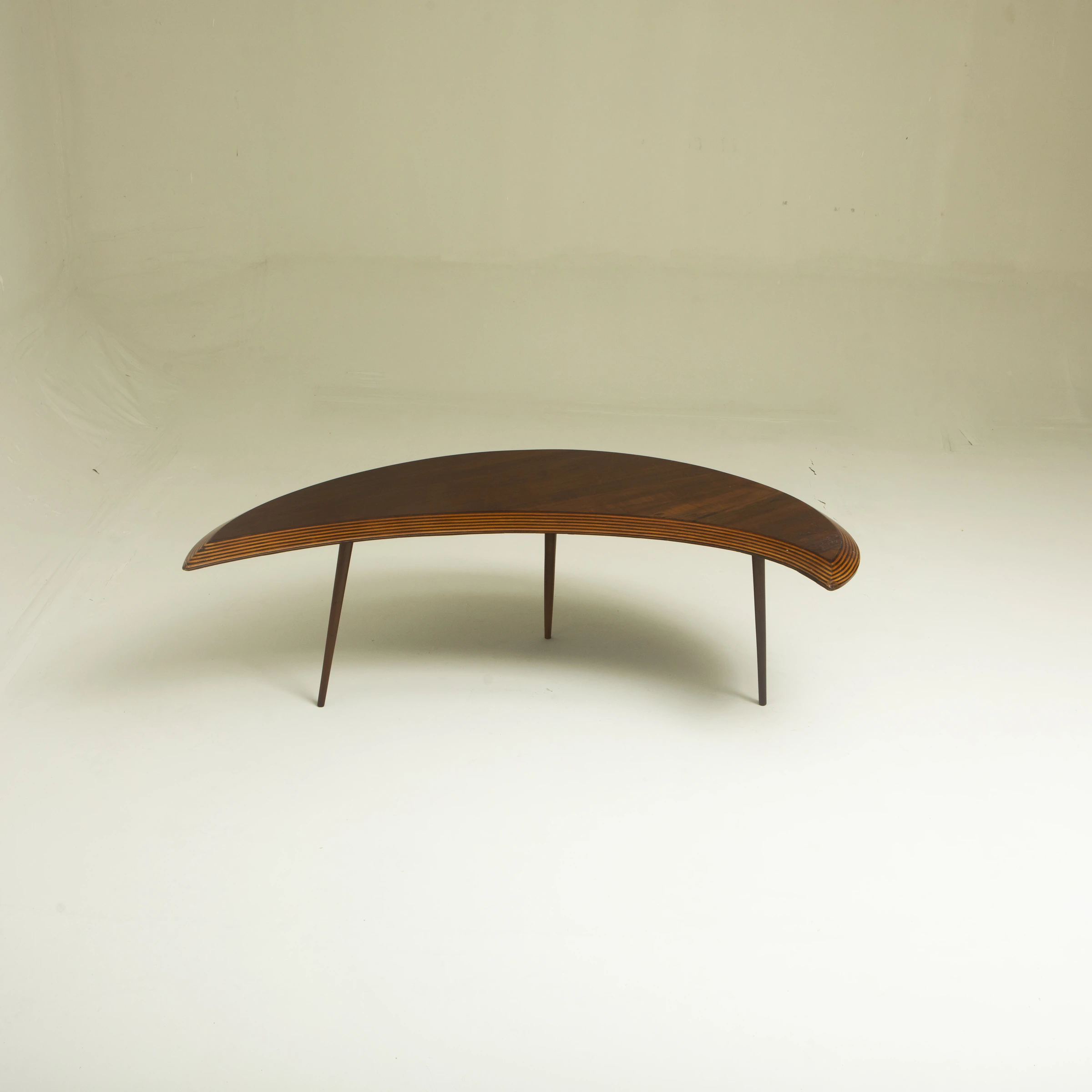 Half moon side table — Móveis Cimo