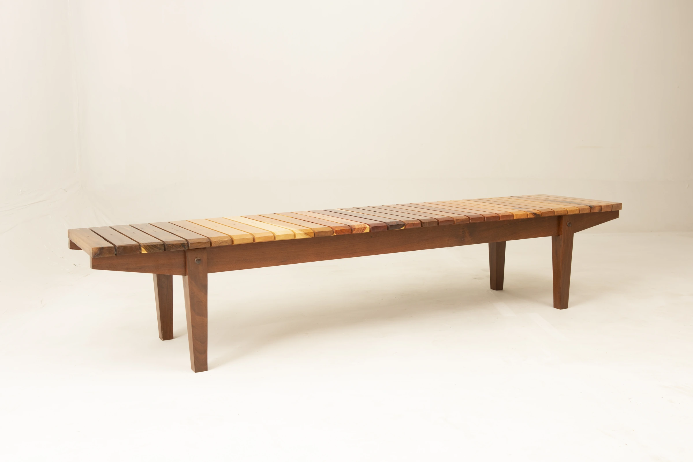 Xiloteca S-12 bench — DJ Papagaio