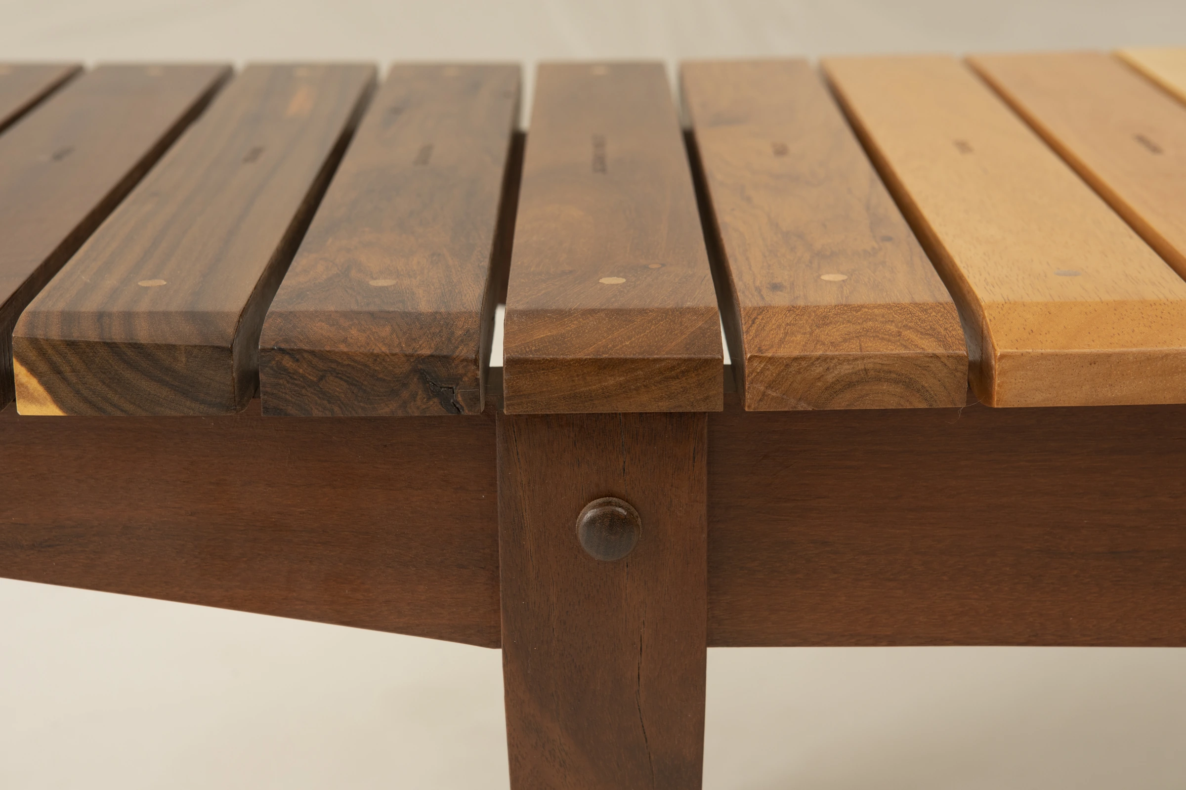 Xiloteca S-12 bench, DJ Papagaio — photo 3