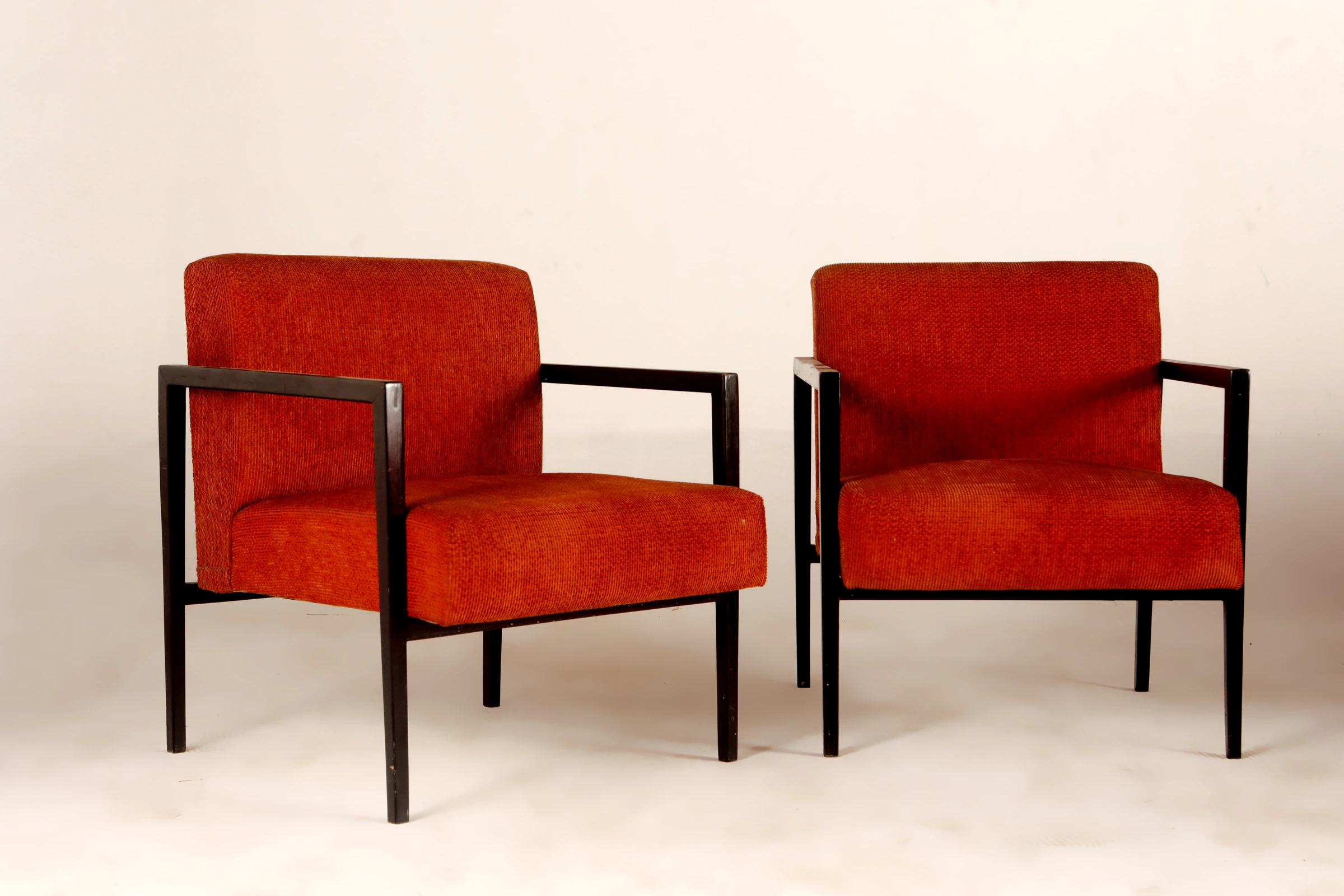 Pair of armchairs — Estúdio Branco & Preto
