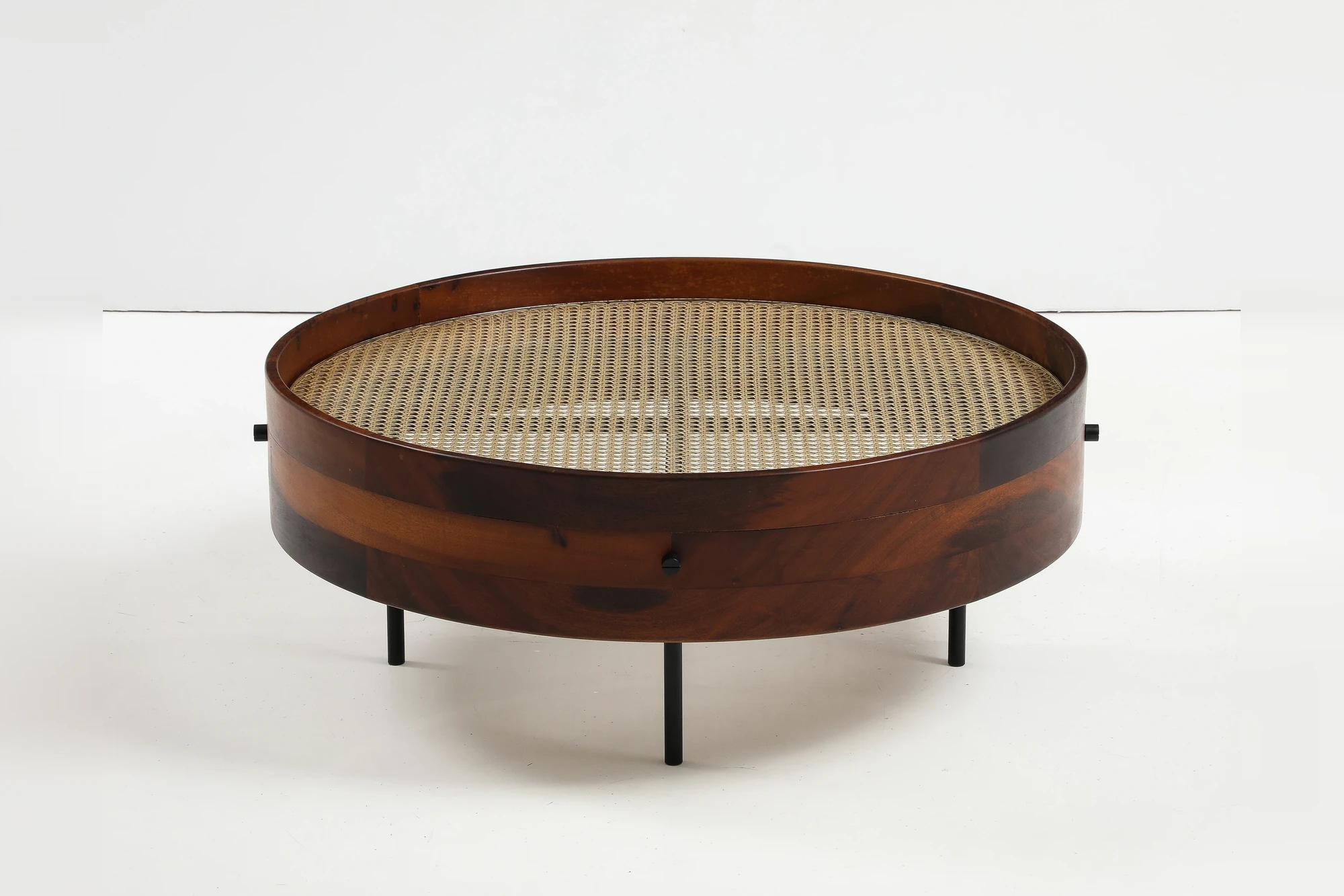 Bernardo round center table