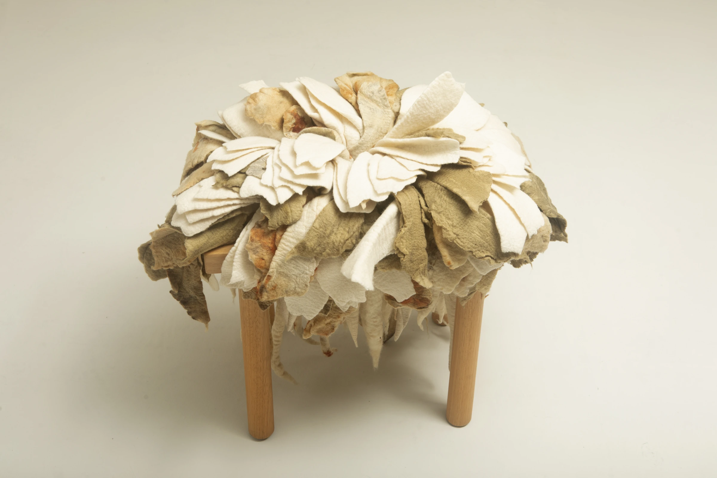 Florada stool, Inês Schertel — photo 4