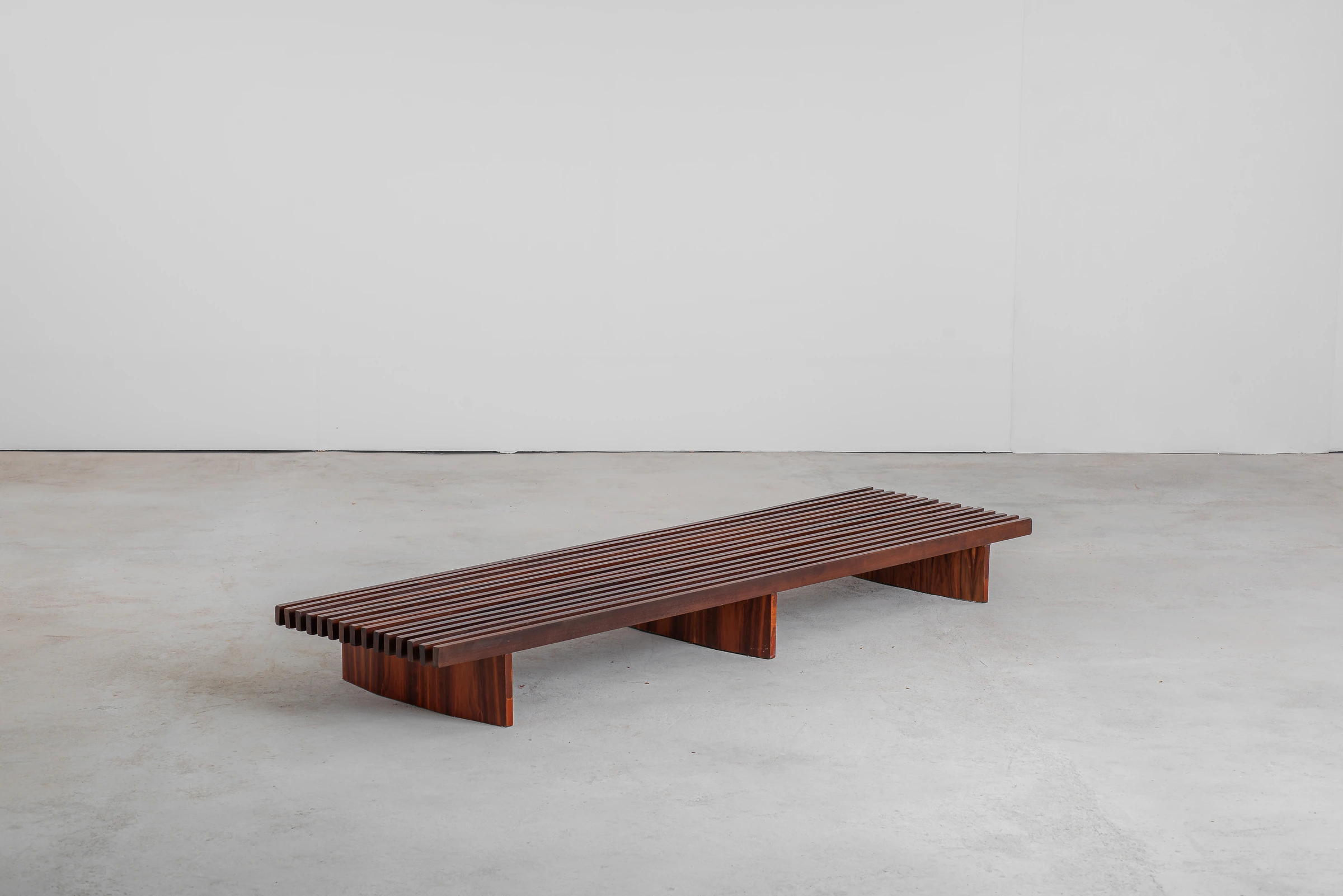 Bench — Joaquim Tenreiro