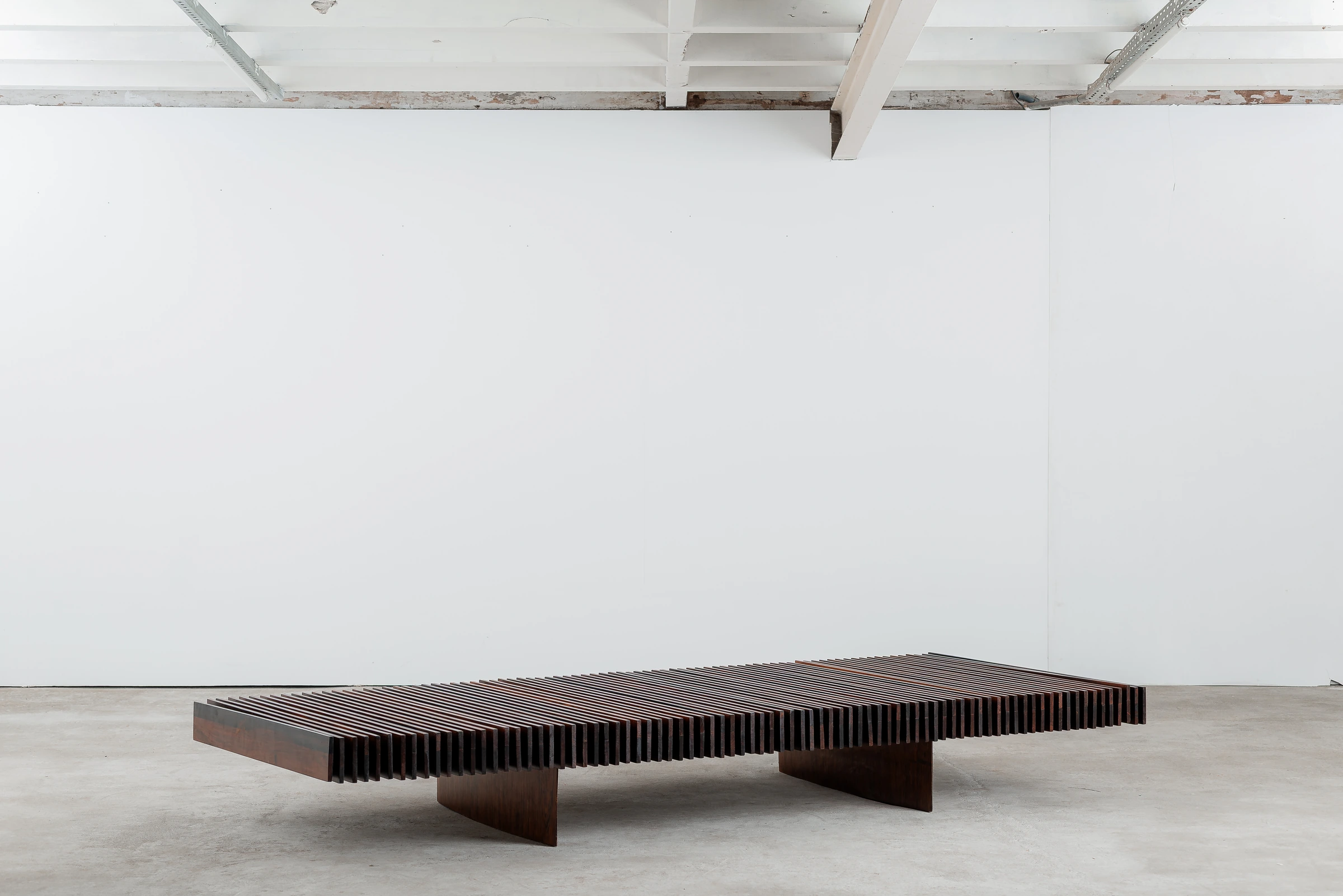 Bench — Joaquim Tenreiro