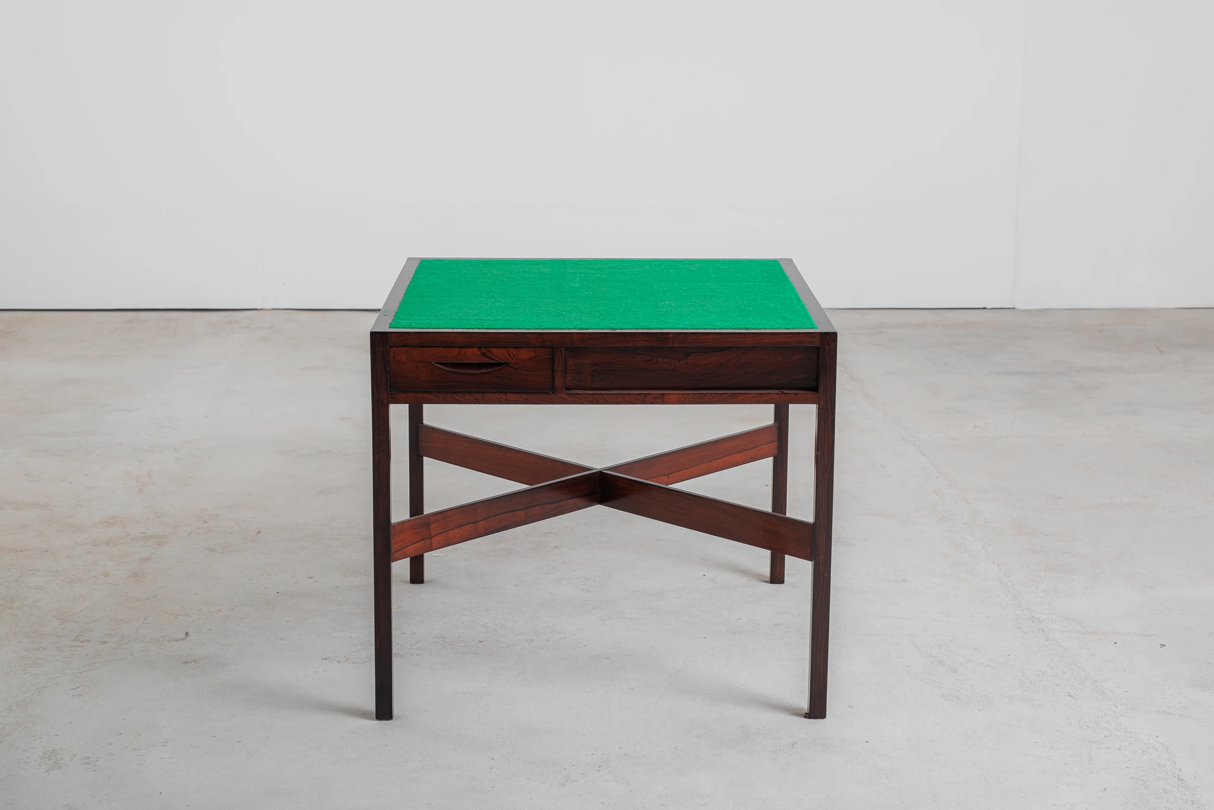 Game table — Joaquim Tenreiro