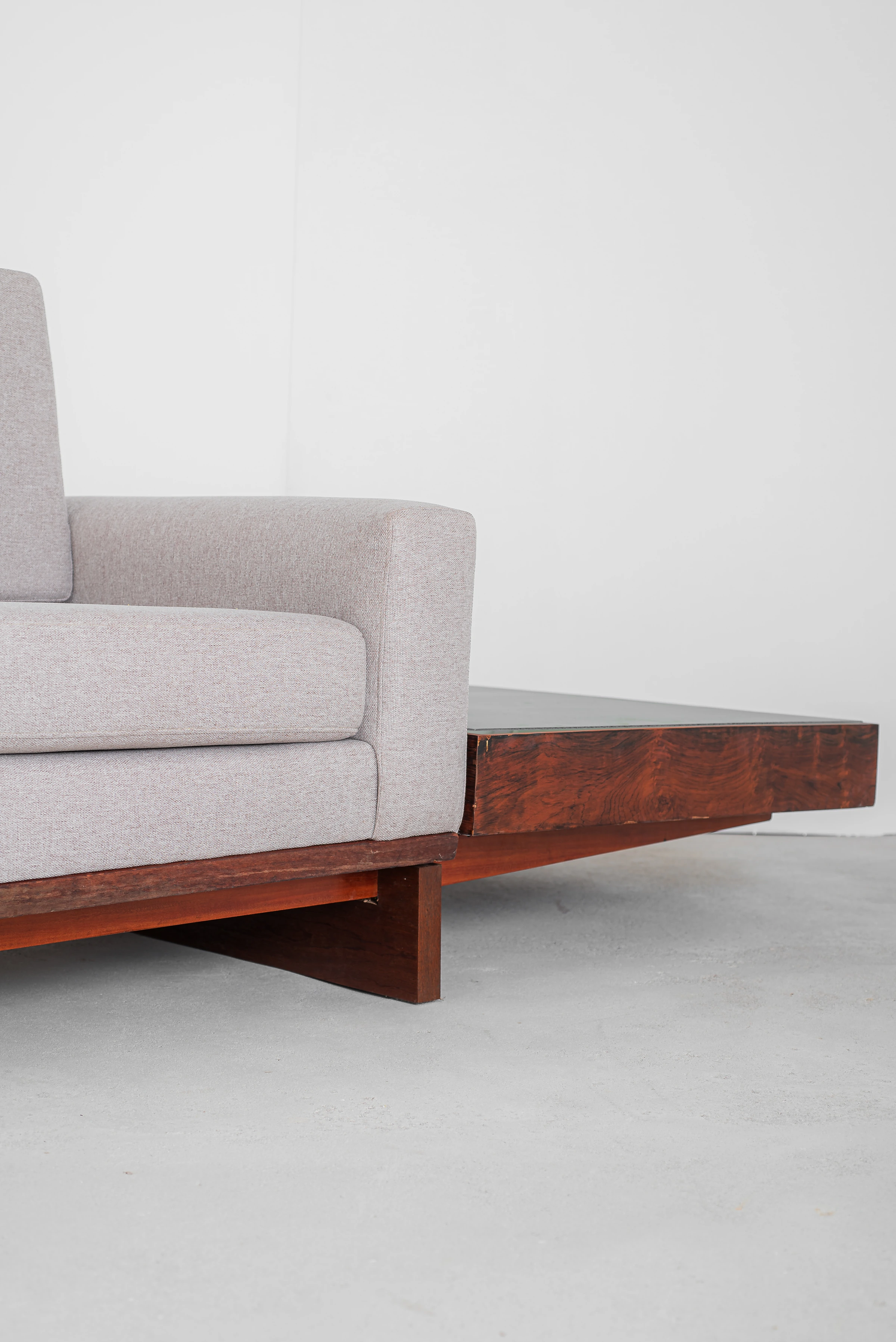 Sofa with side tables, Joaquim Tenreiro — photo 2