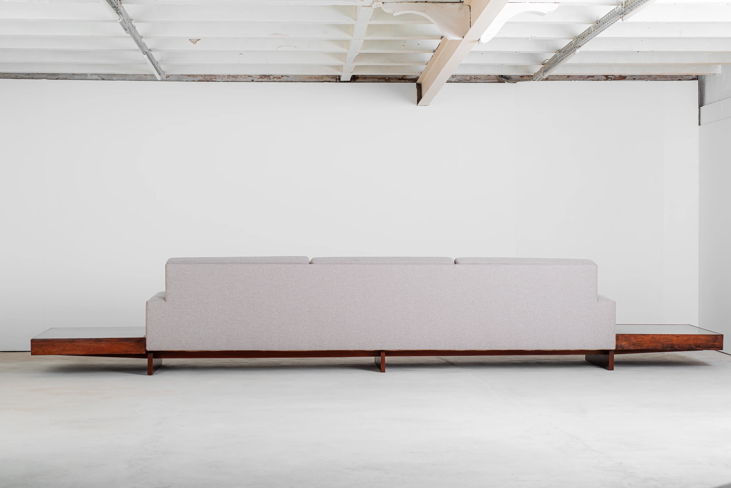 Sofa with side tables, Joaquim Tenreiro — photo 3