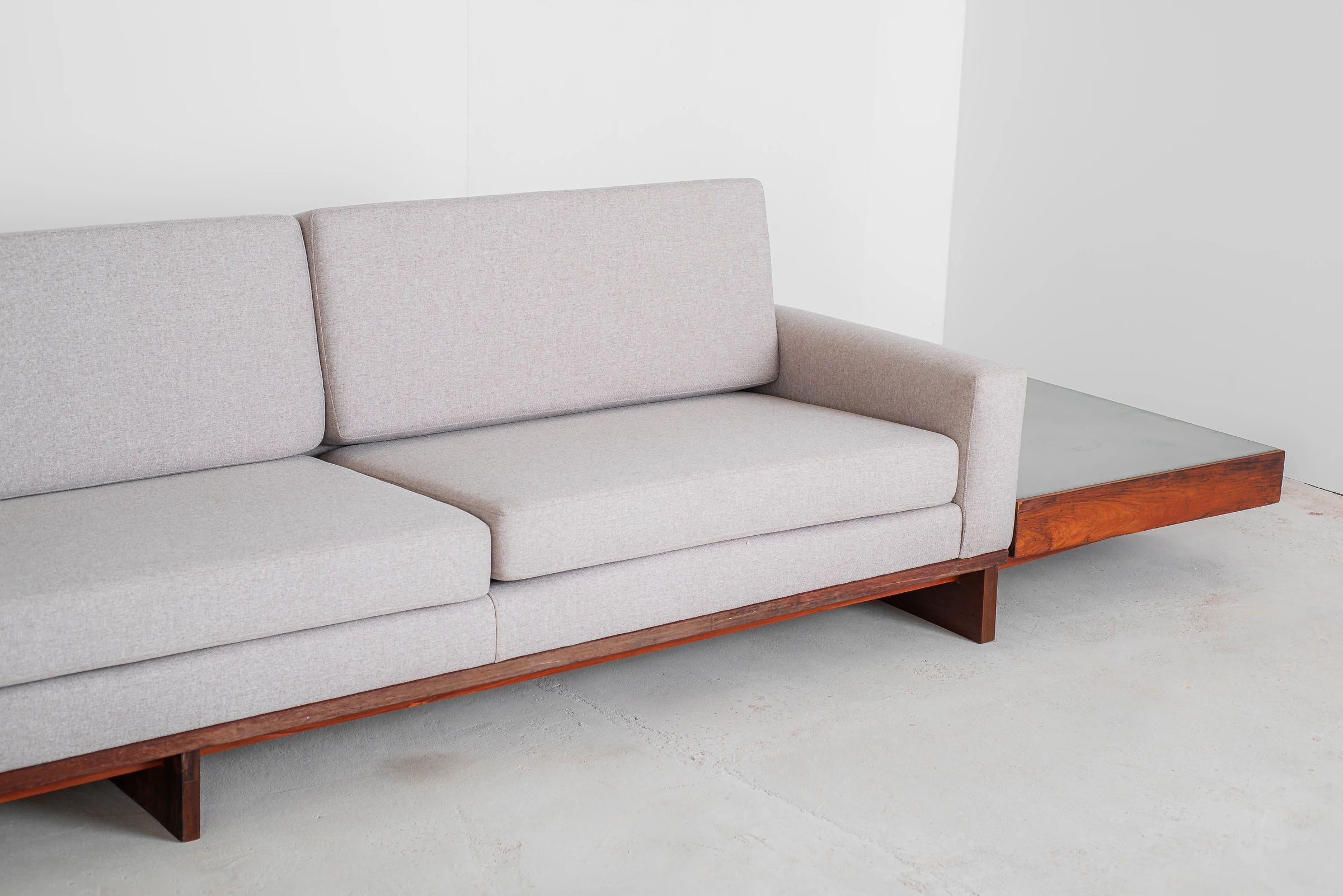 Sofa with side tables, Joaquim Tenreiro — photo 4