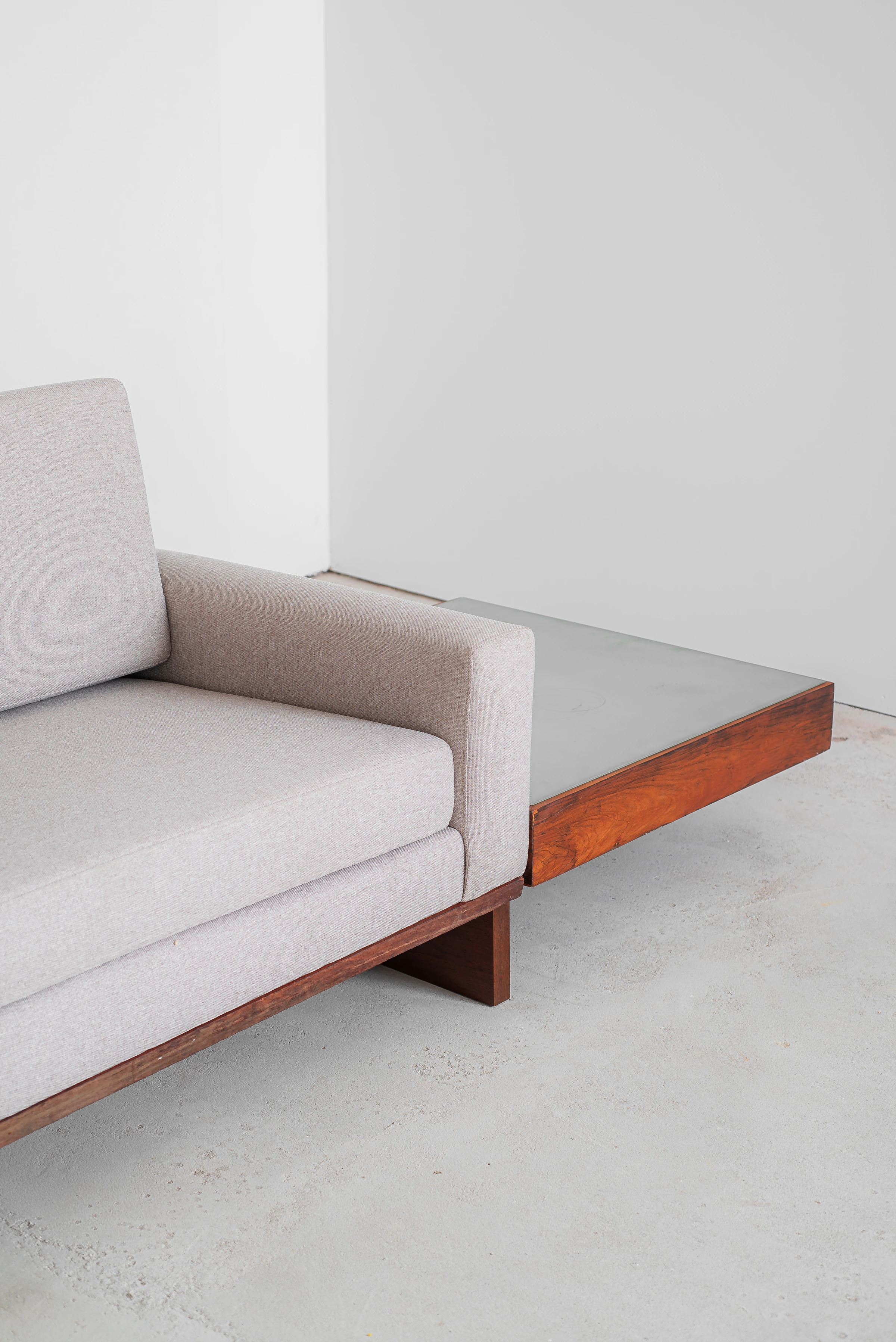 Sofa with side tables, Joaquim Tenreiro — photo 5
