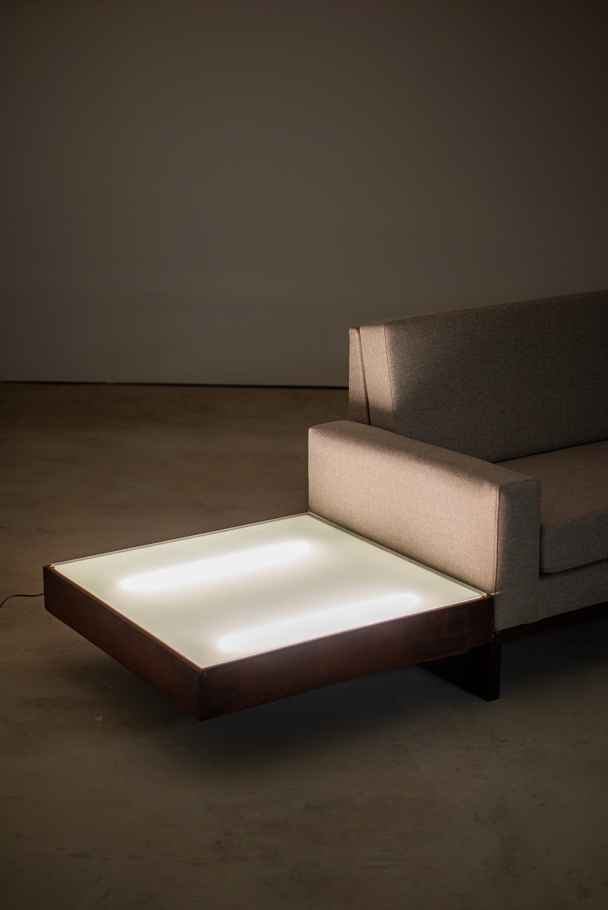Sofa with side tables, Joaquim Tenreiro — photo 14