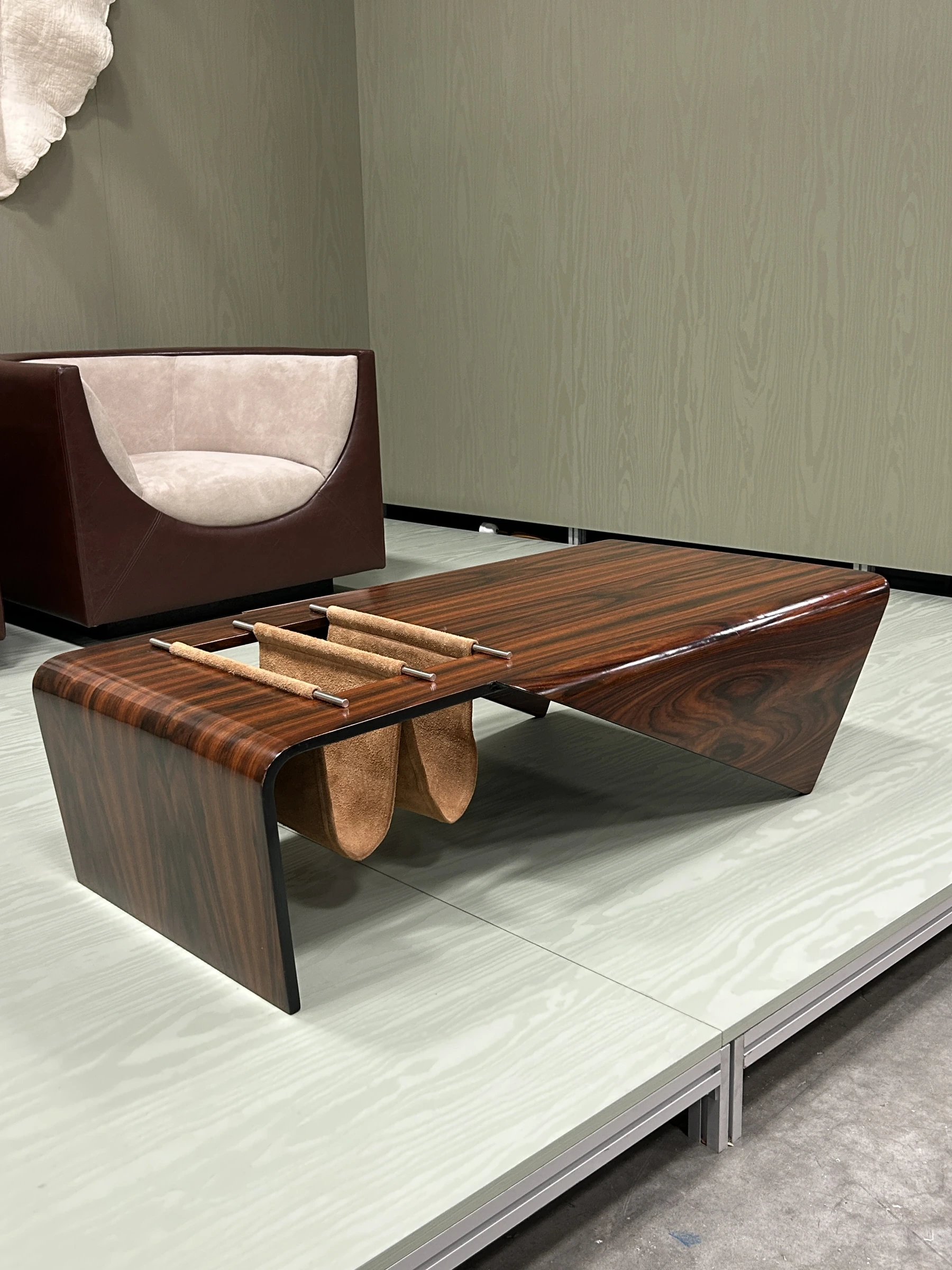 Andorinha coffee Table with magazine rack
