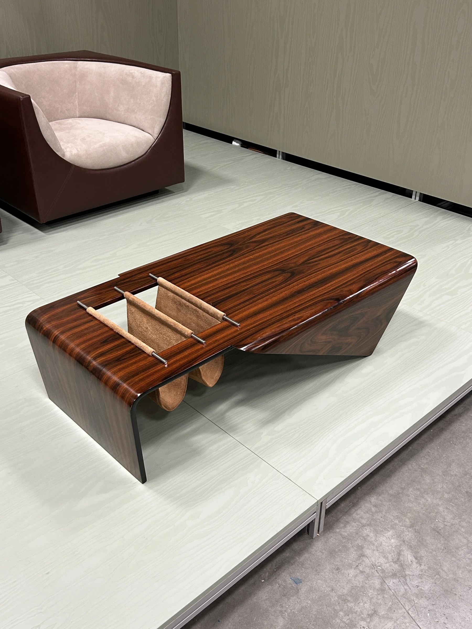Andorinha coffee Table with magazine rack, Jorge Zalszupin — photo 5