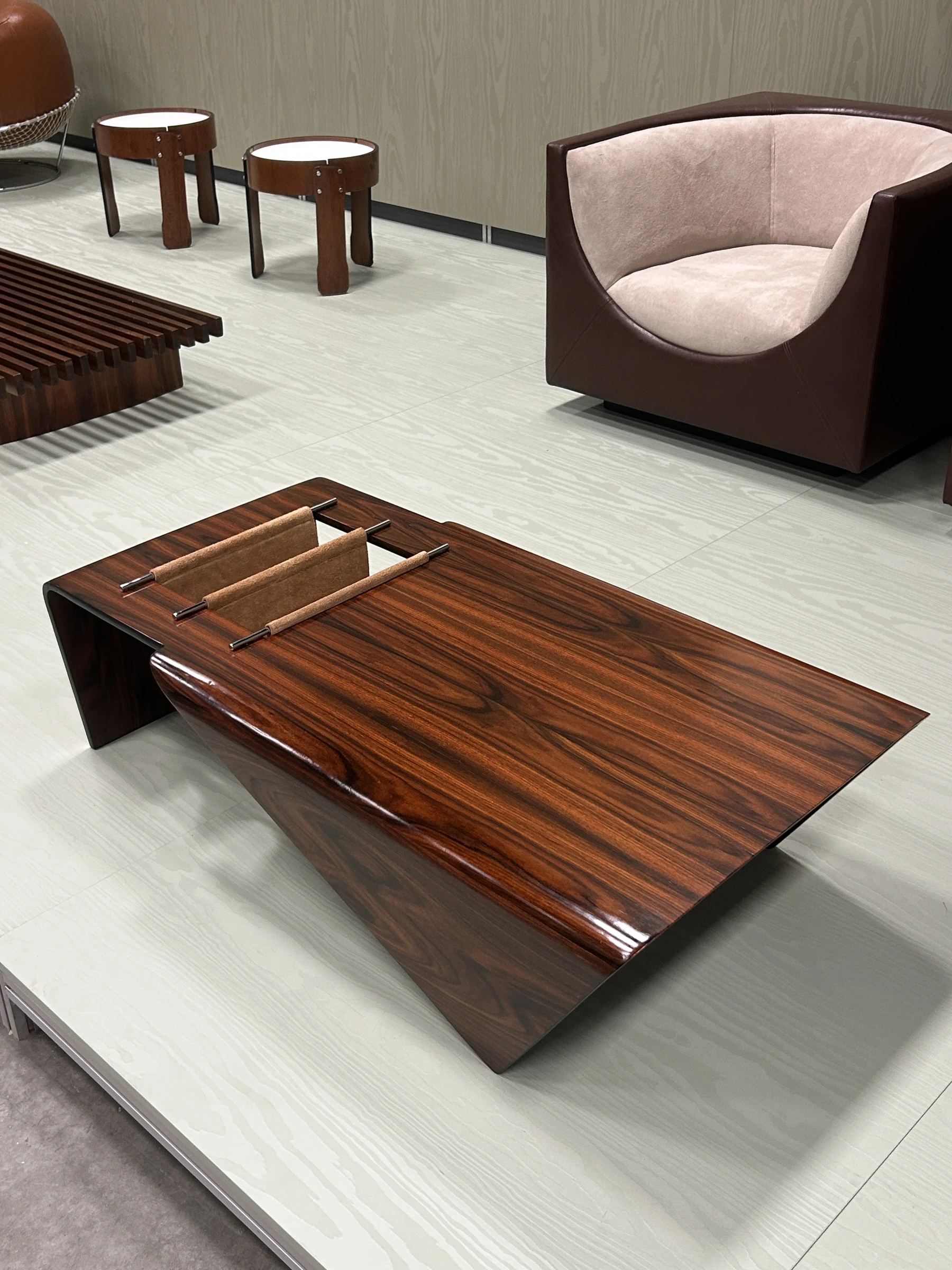 Andorinha coffee Table with magazine rack, Jorge Zalszupin — photo 6