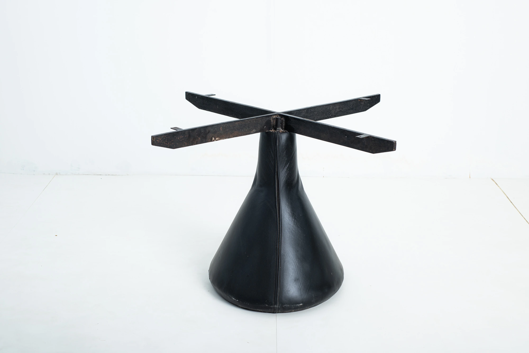 Guarujá table, Jorge Zalszupin — photo 13
