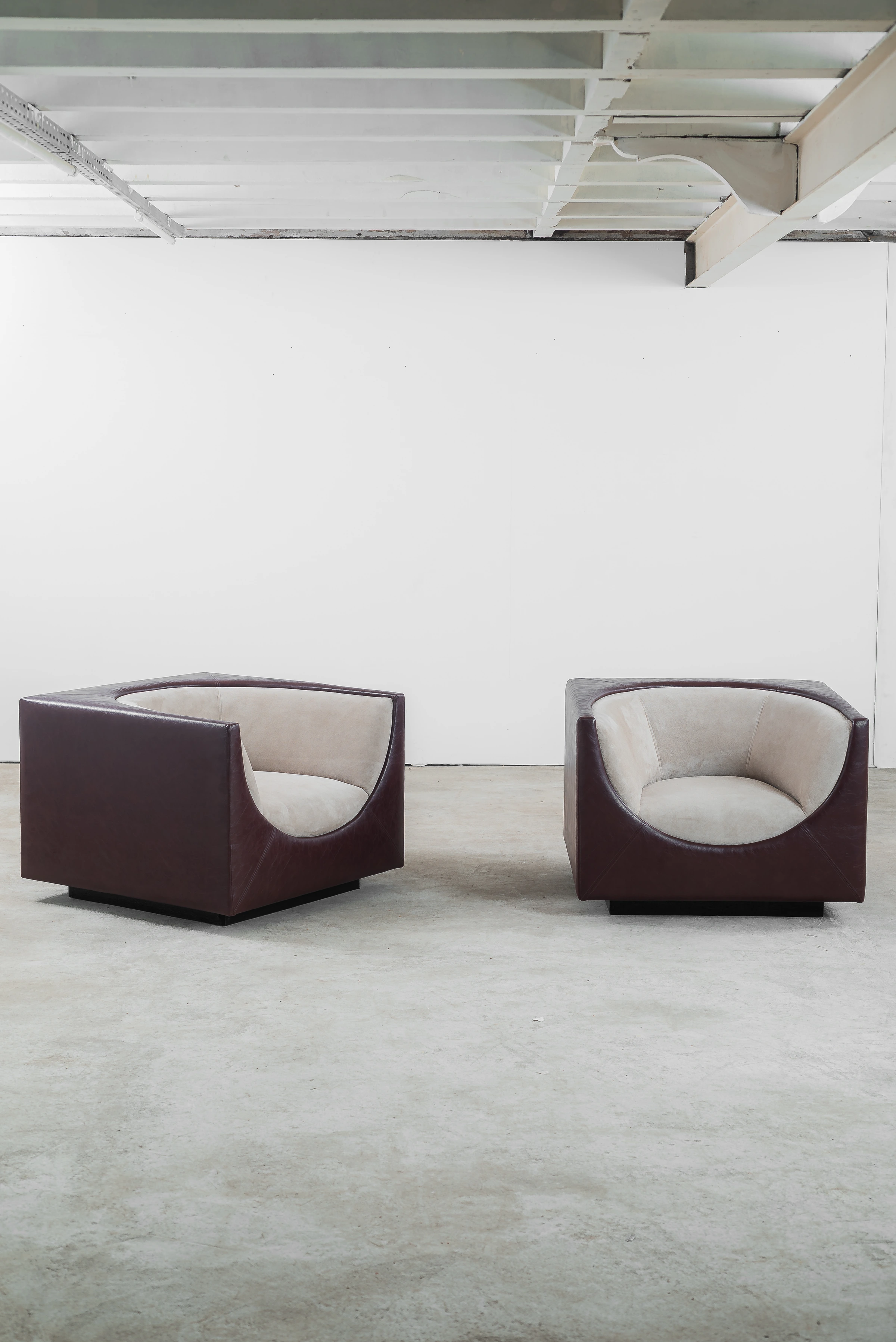 Pair of Cubo armchairs, Jorge Zalszupin — photo 2