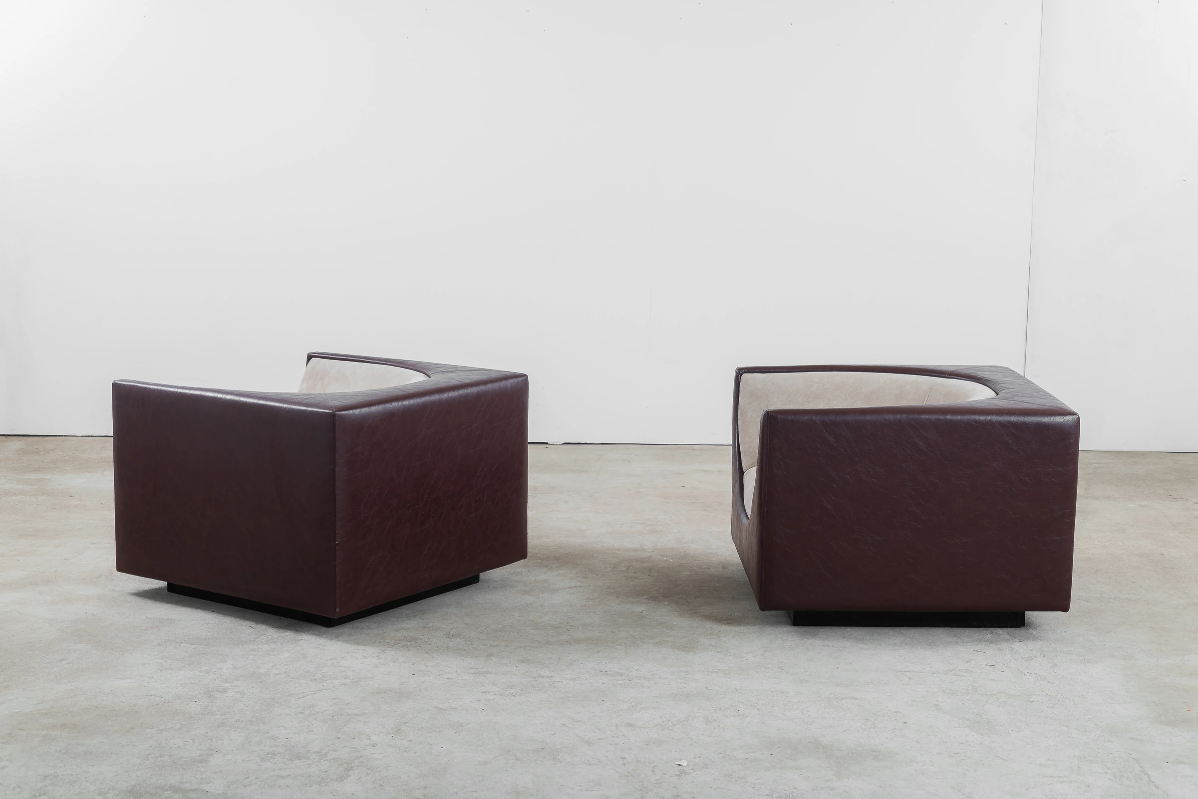 Pair of Cubo armchairs, Jorge Zalszupin — photo 3