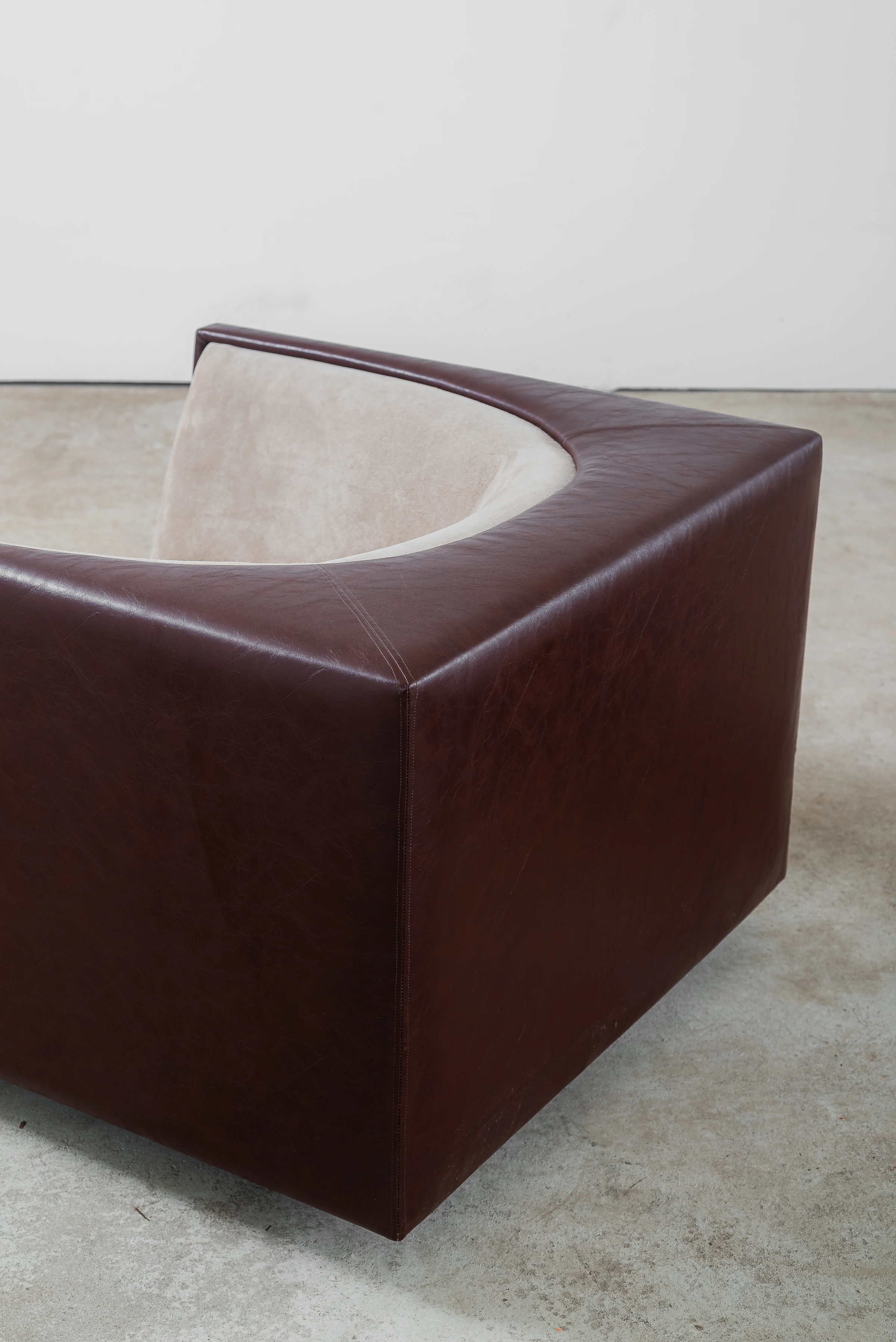 Pair of Cubo armchairs, Jorge Zalszupin — photo 4