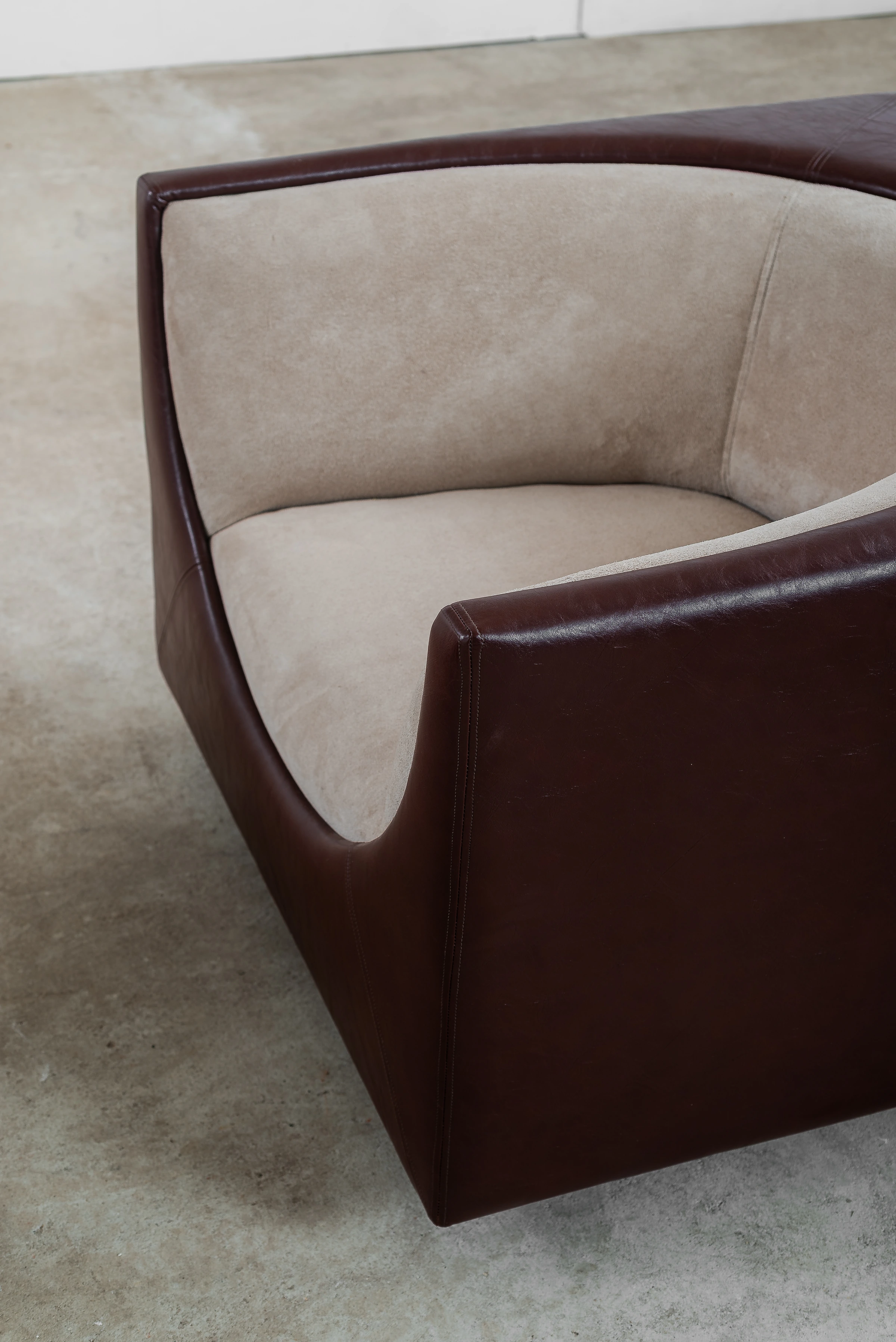 Pair of Cubo armchairs, Jorge Zalszupin — photo 8