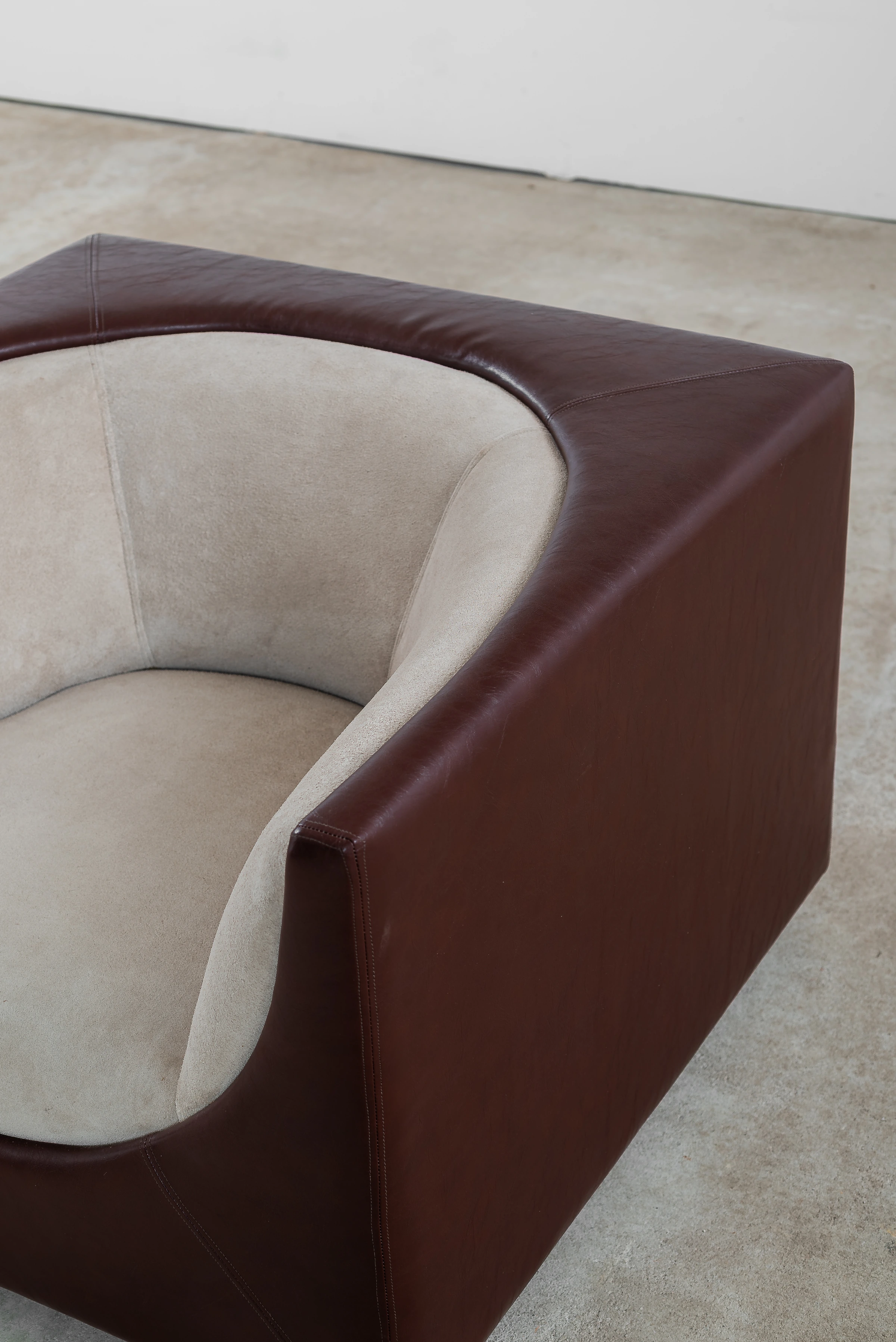 Pair of Cubo armchairs, Jorge Zalszupin — photo 11