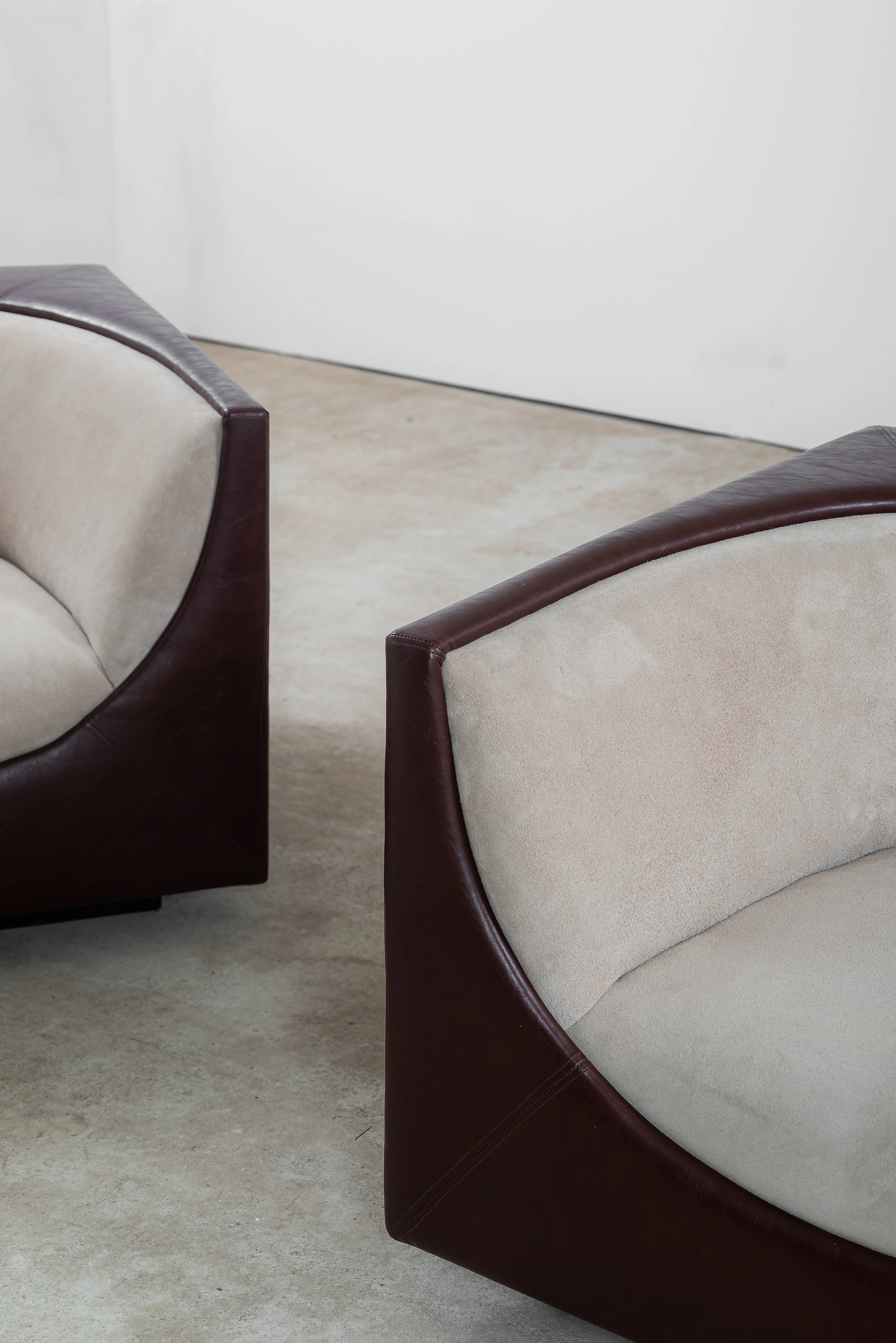 Pair of Cubo armchairs, Jorge Zalszupin — photo 12