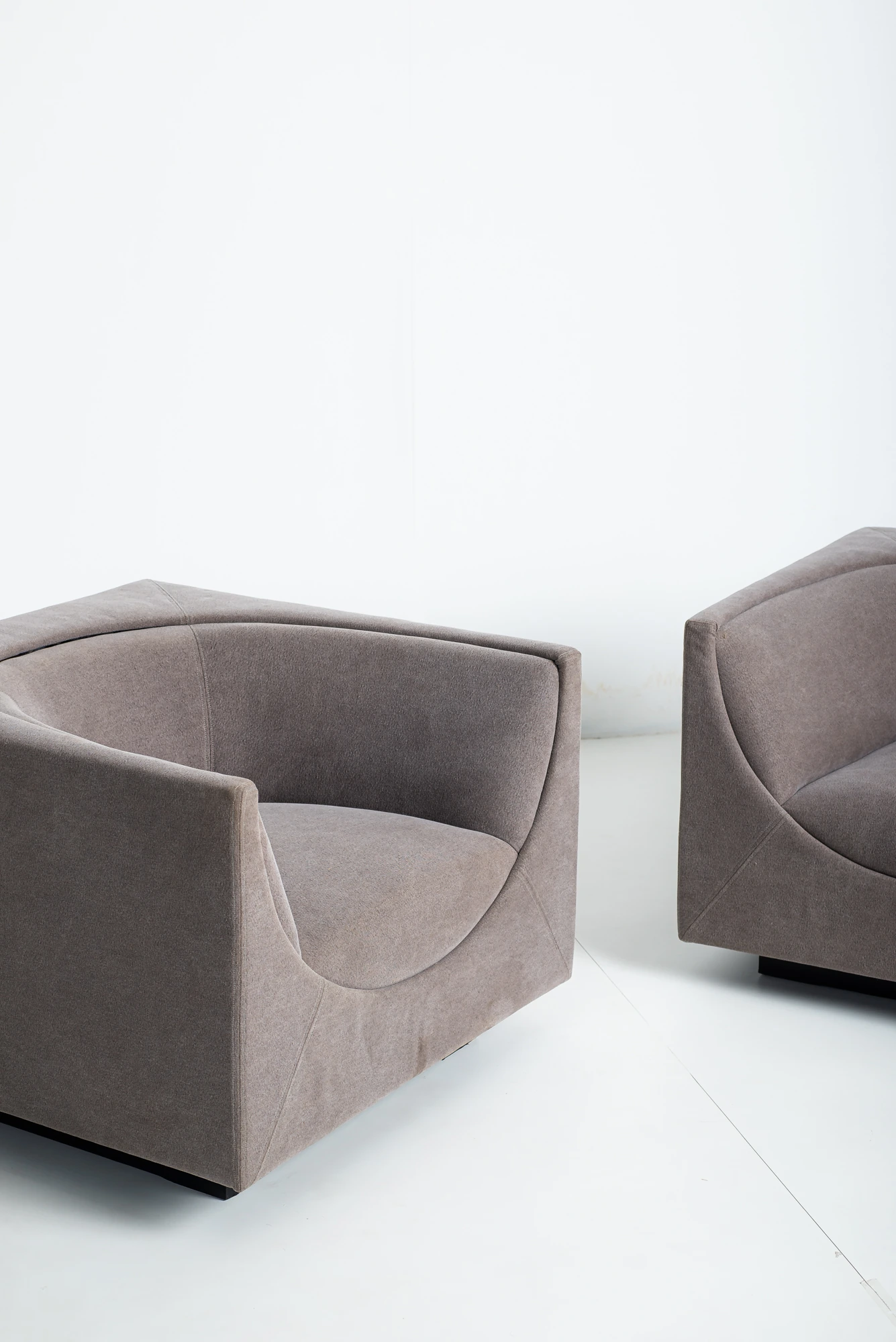 Pair of Cubo armchairs, Jorge Zalszupin — photo 2