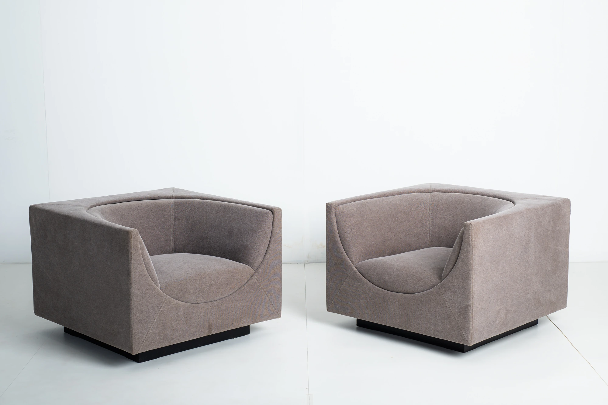 Pair of Cubo armchairs, Jorge Zalszupin — photo 3