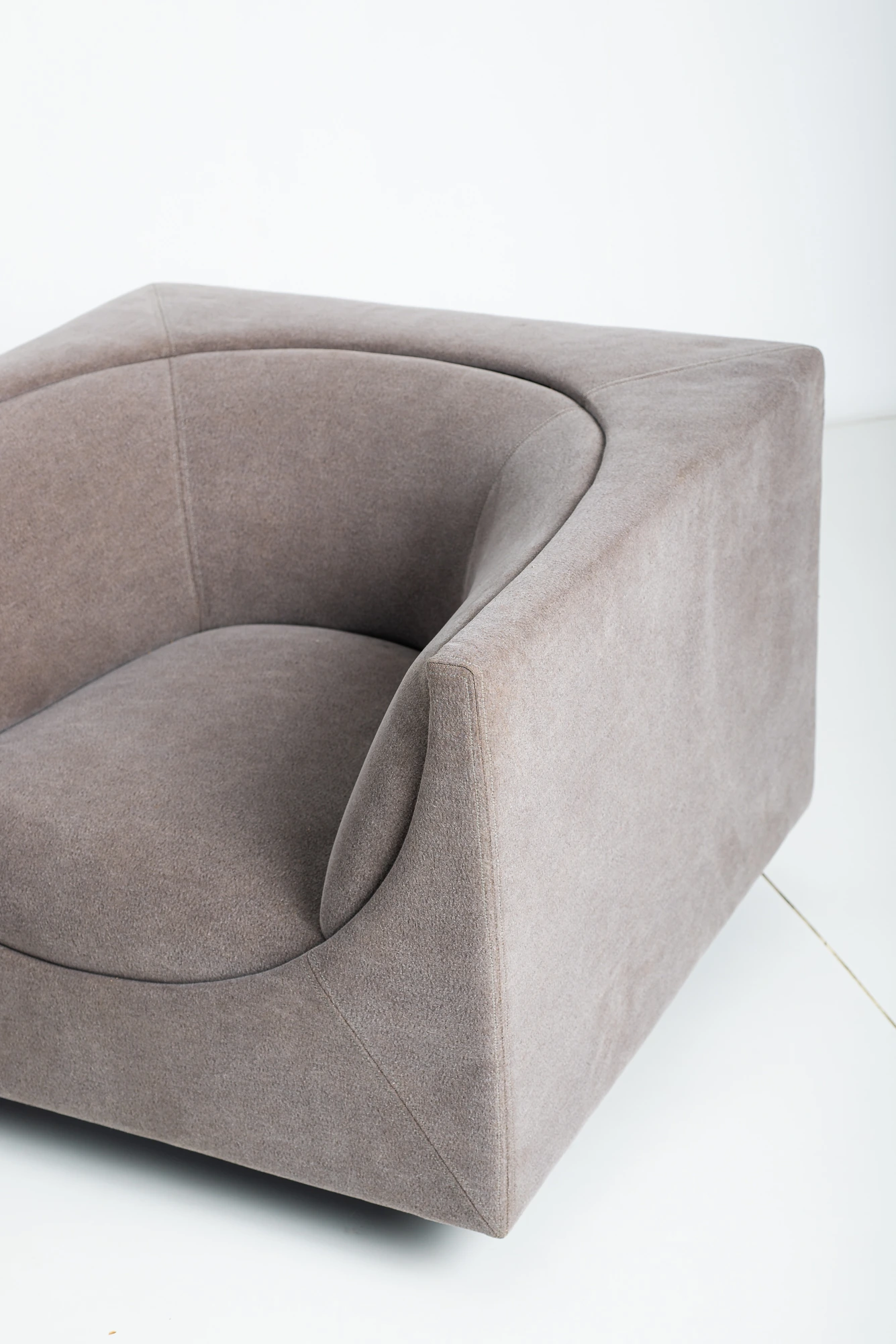 Pair of Cubo armchairs, Jorge Zalszupin — photo 5