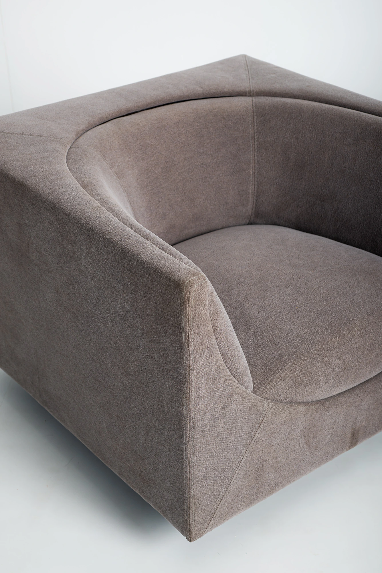 Pair of Cubo armchairs, Jorge Zalszupin — photo 7