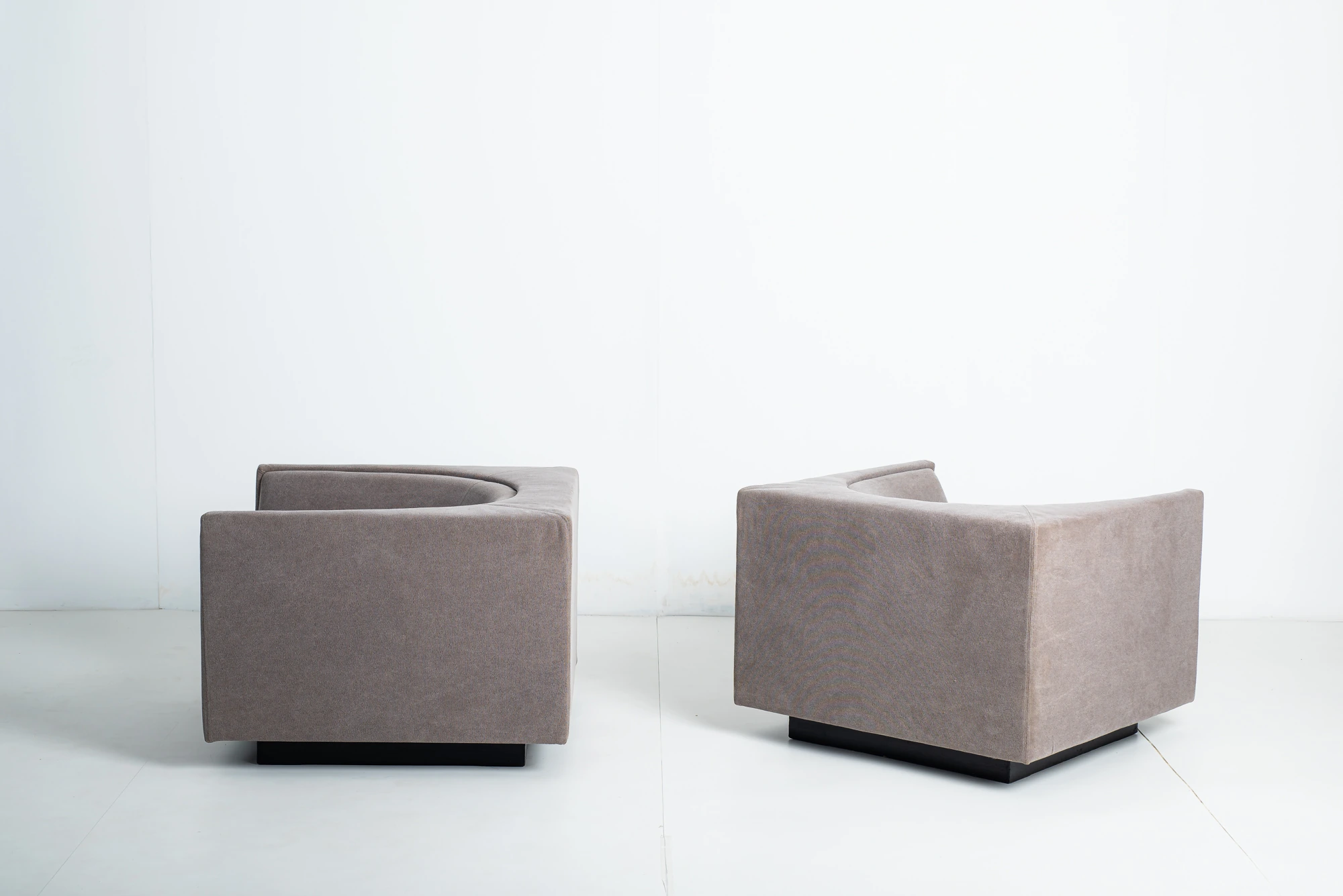 Pair of Cubo armchairs, Jorge Zalszupin — photo 9