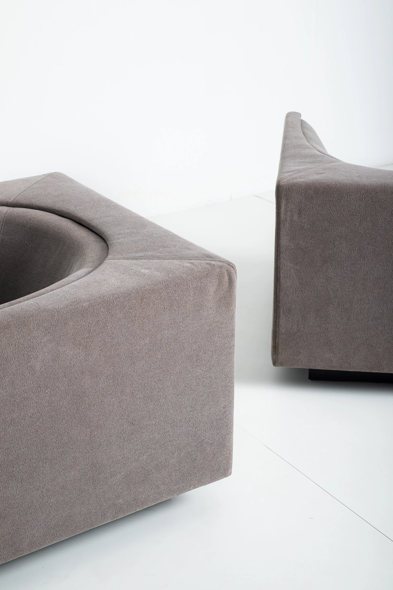 Pair of Cubo armchairs, Jorge Zalszupin — photo 10