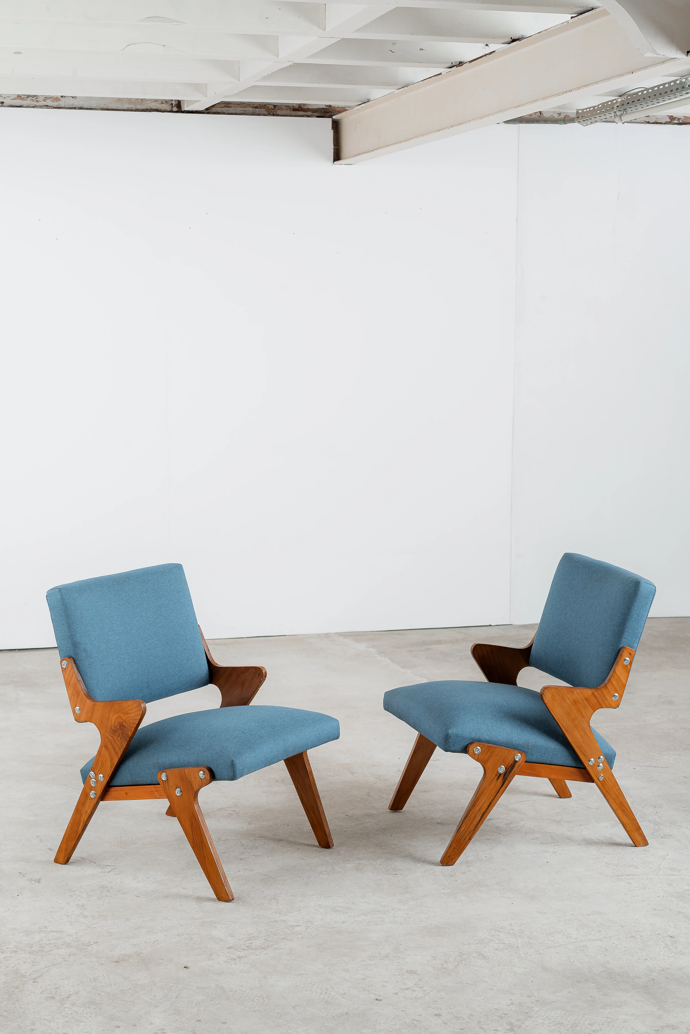 Pair of Linha Z armchairs, José Zanine Caldas — photo 5