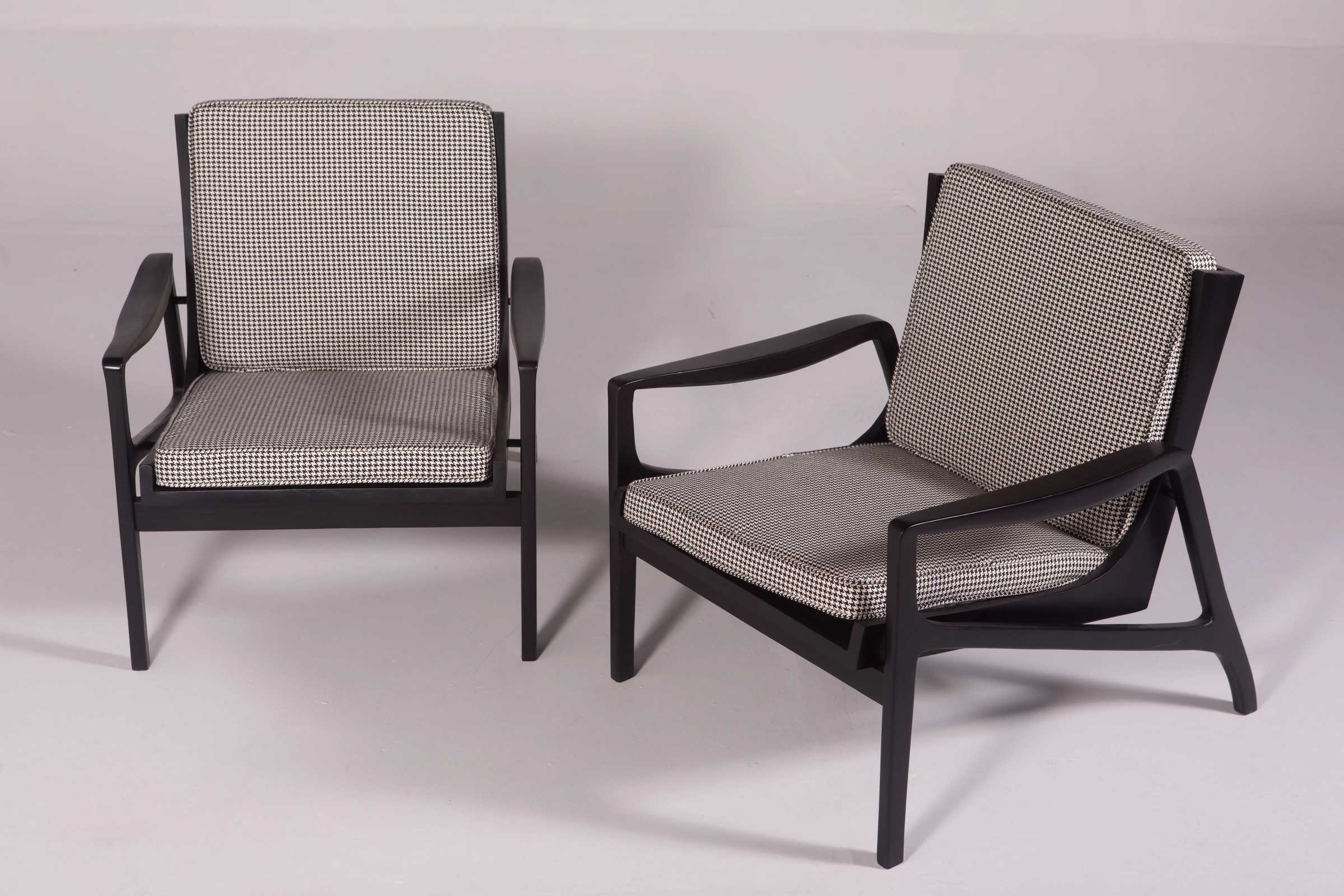 Pair of armchairs, Liceu de Artes e Ofícios — photo 2