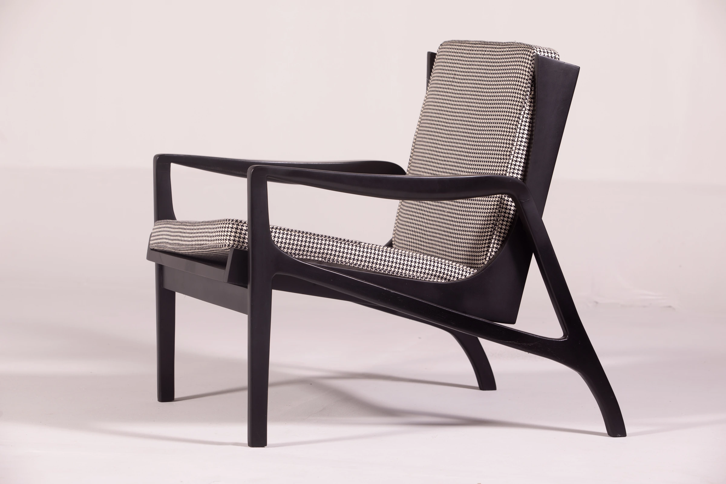 Pair of armchairs, Liceu de Artes e Ofícios — photo 3