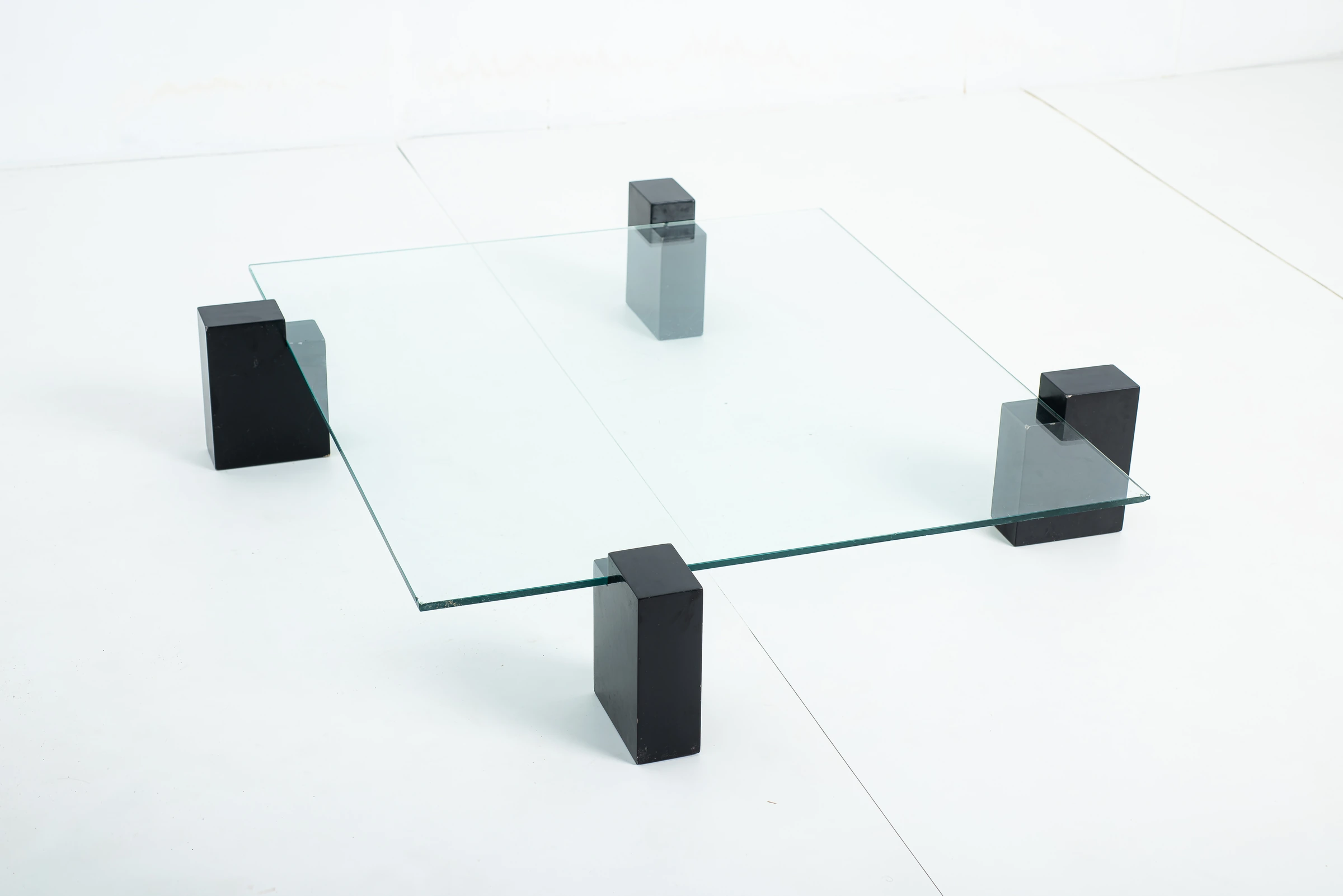 Center table, Oscar & Anna Maria Niemeyer — photo 4