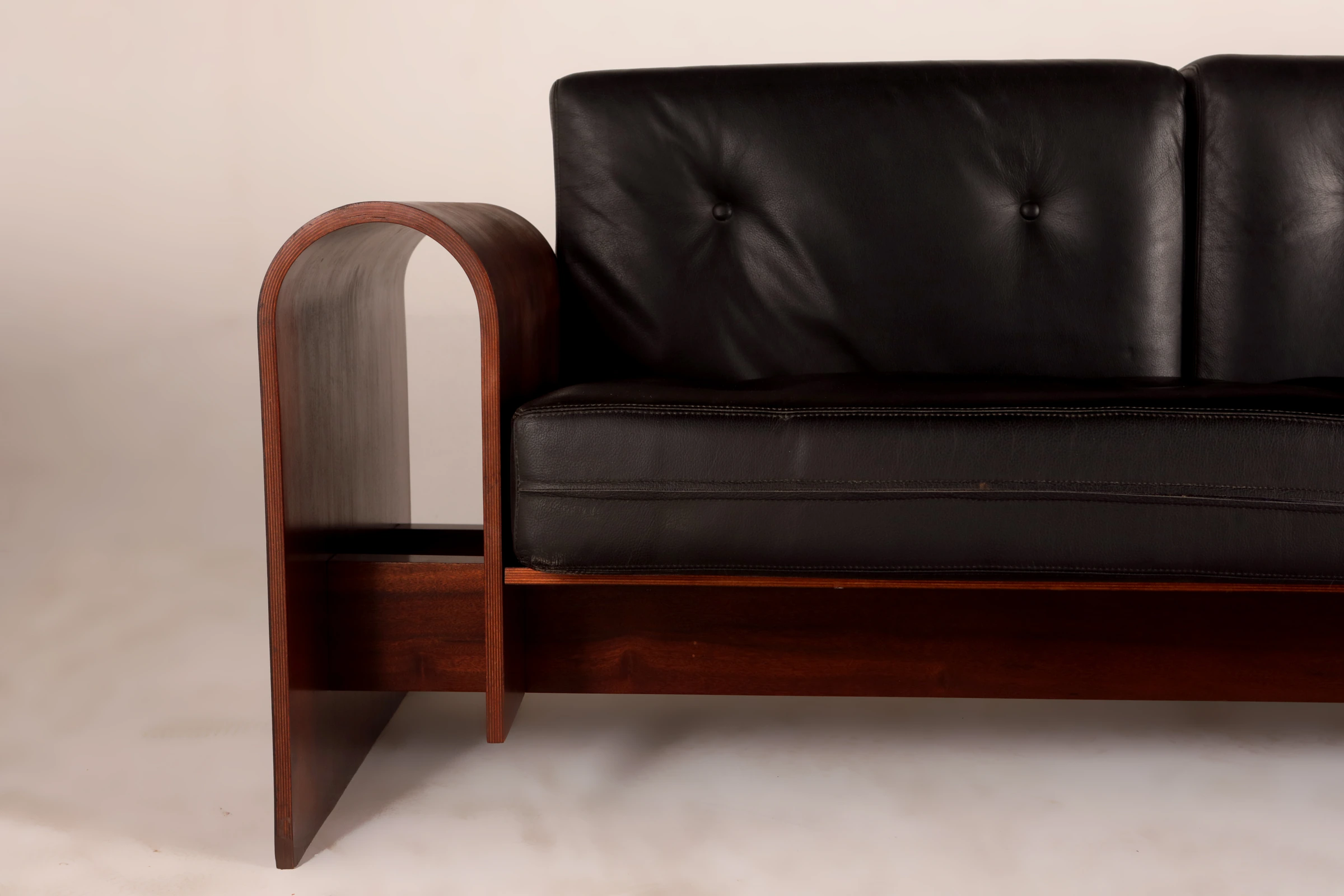ON sofa, Oscar & Anna Maria Niemeyer — photo 5